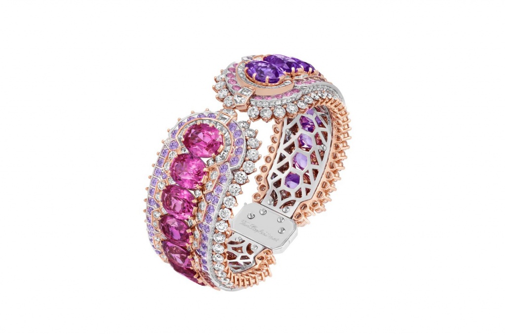 Van_Cleef___Arpels_Romeo_and_Juliet-The_Innamorato__Italian_for_in_love__bracelet_features_a_graduation_of_pink_to_mauve_sapphires_symbolising_the_merging_of_Capulet_red_and_the_Montague_blue.jpg