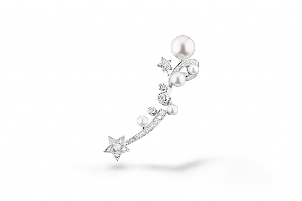 Chanel_comete-earring-white-white-gold-diamond-pearl-packshot-default-j11690-8821397684254.jpg