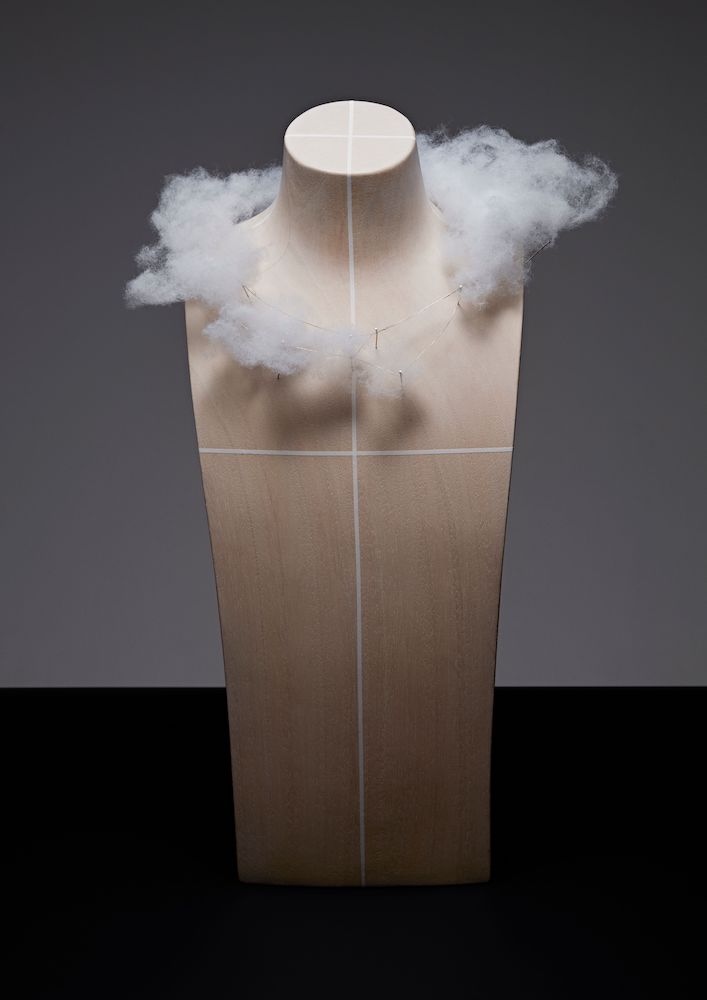 Облако на шее, парящие птицы и космический материал в коллекции высокого ювелирного искусства Boucheron (фото 15)
