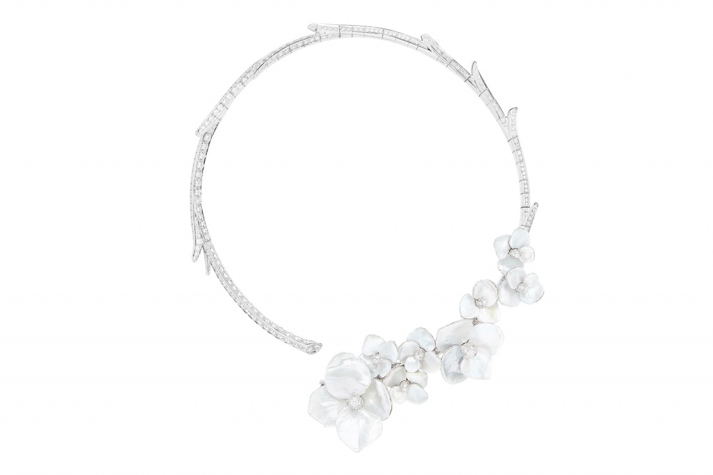 Boucheron_-_Nuage_de_Fleurs_Question_Mark_necklace_set_with_mother-of-pearl_and_diamonds__short_version_.jpg