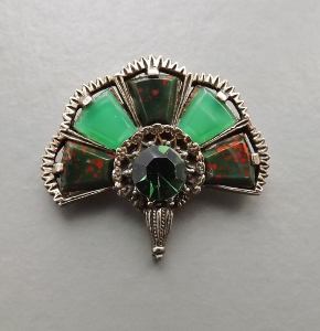 vintage-scottish-green-glass-agate-miracle-signed-brooch-fan-2.jpg
