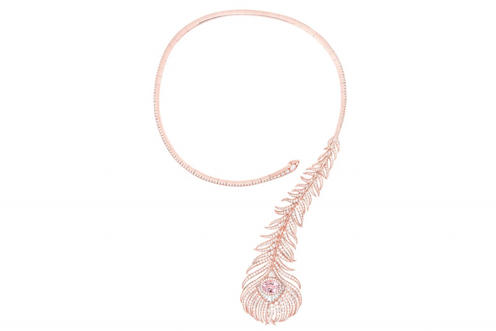 Boucheron_-_Plume_de_Paon_Question_Mark_necklace_set_with_a_12_41_pink_tourmaline_on_pink_gold.jpg