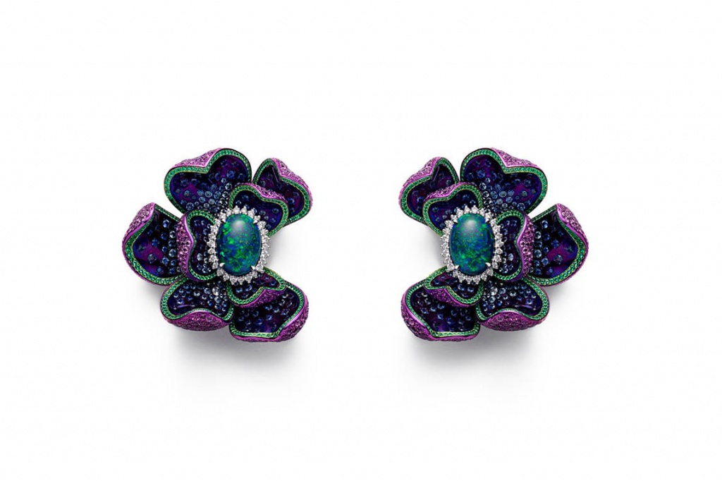 Chopard_-Red-Carpet-2019-collection-flower-earrings-with-opals.jpg