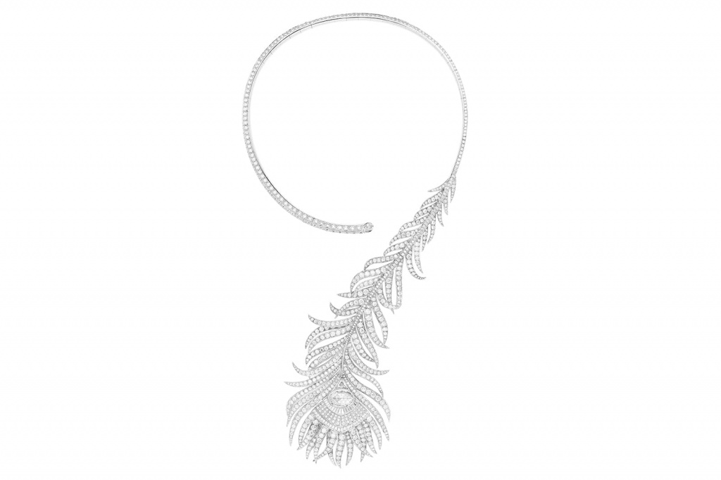 Boucheron_-_Plume_de_Paon_XL_Question_Mark_necklace_paved_with_diamonds_on_white_gold.jpg