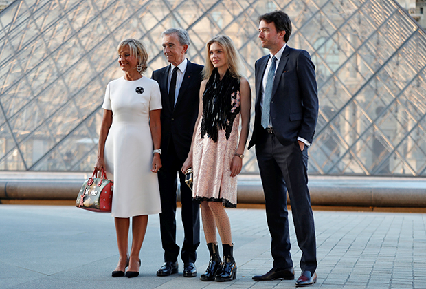 Бернар Арно со своей второй женой Элен, сыном Антуаном и его девушкой Натальей Водяновой. Париж, 2017 год. 