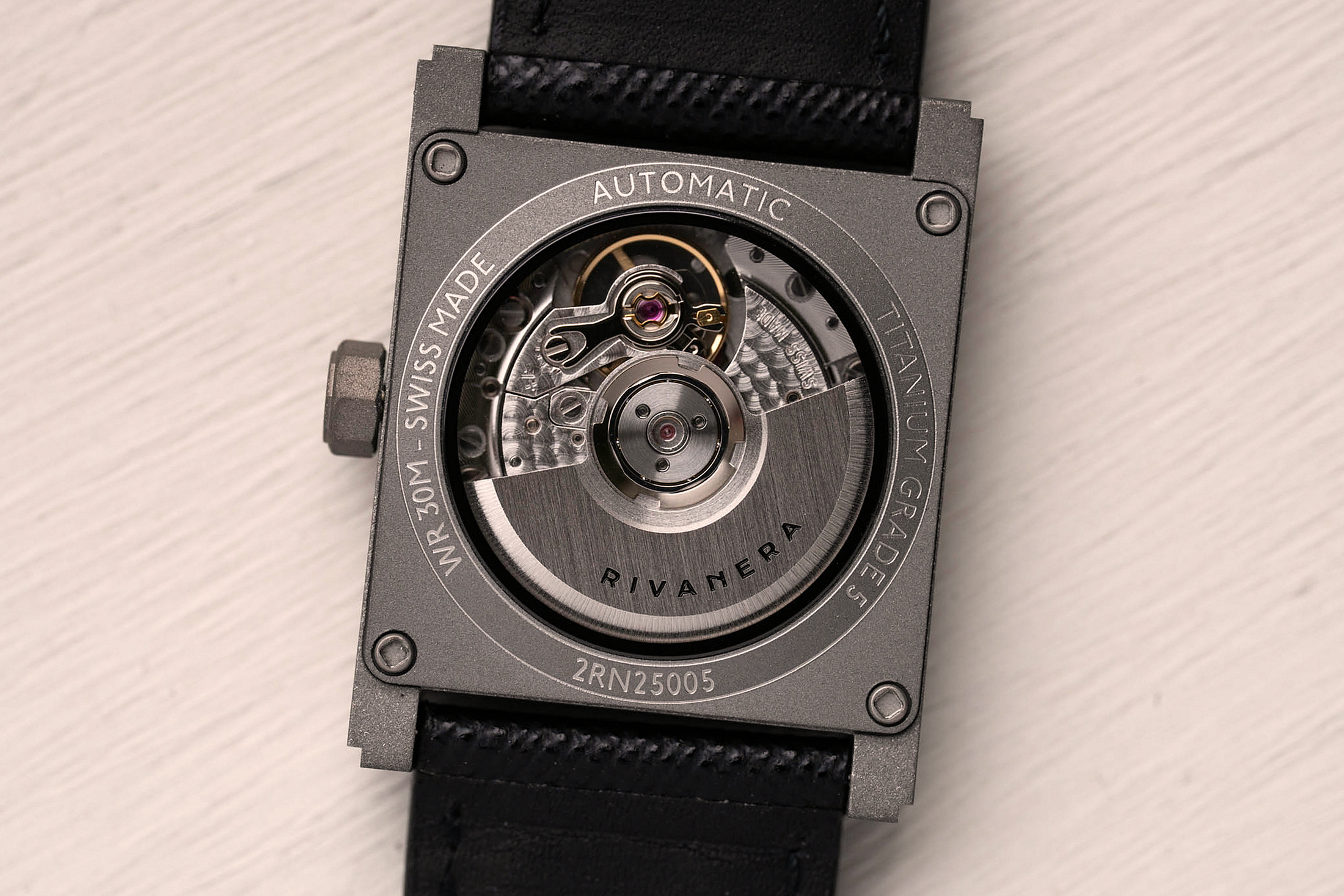 Задняя крышка с механизмом Sellita Rivanera Piccolo