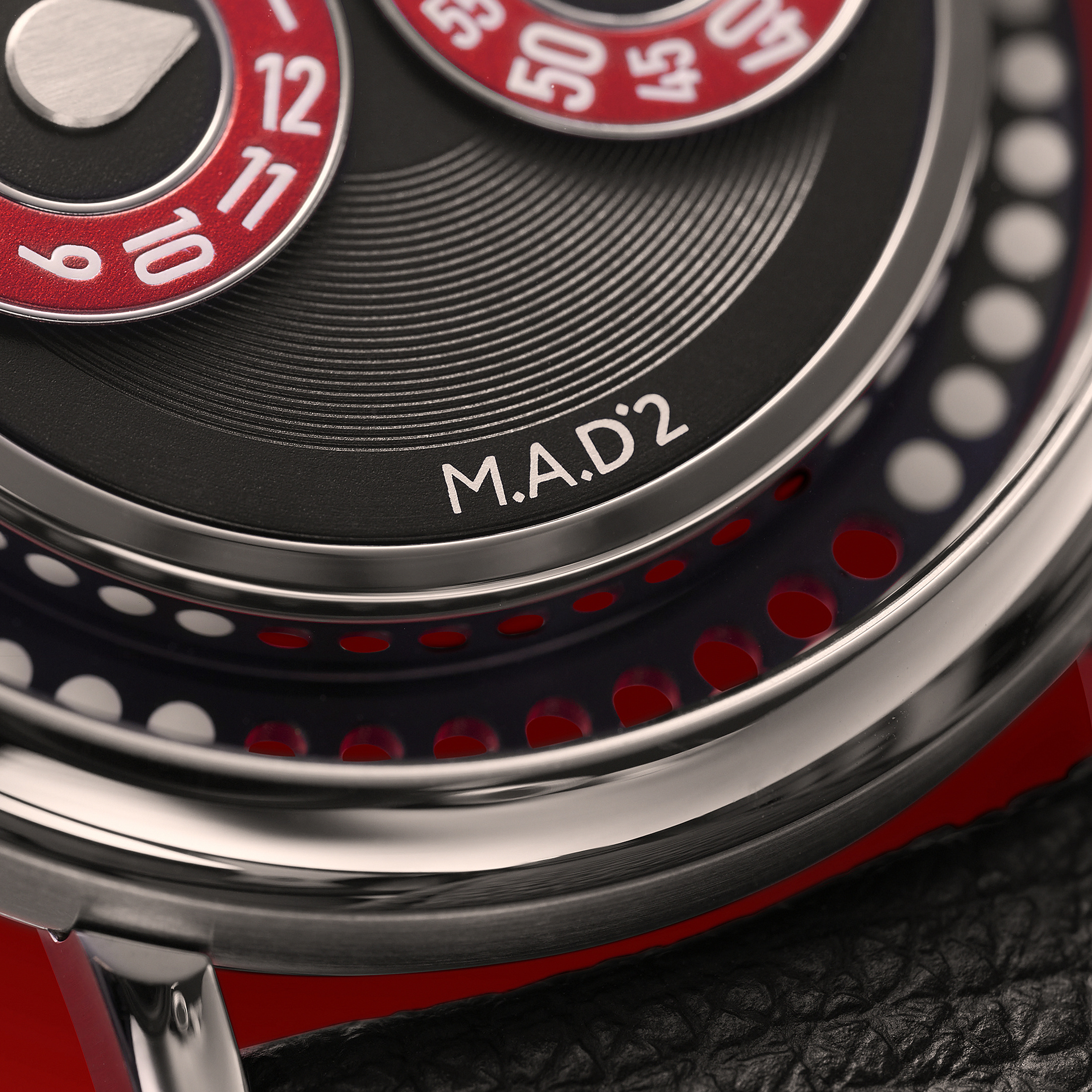 M.A.D.2 на руке