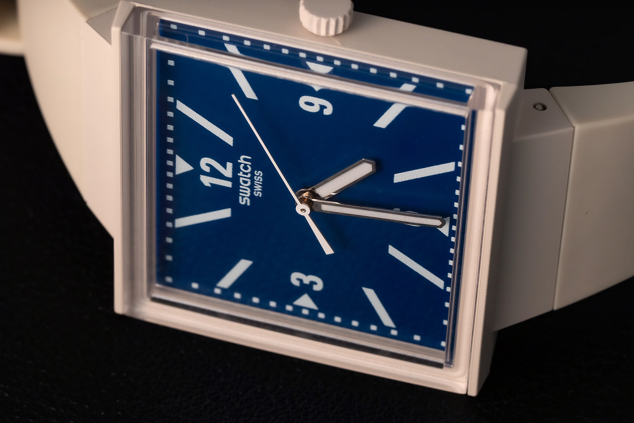 Циферблат часов Swatch 'What If...Tariffs?'