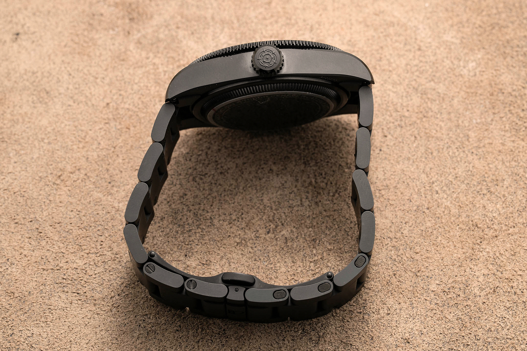 Сторона с заводной головкой Black Bay Ceramic