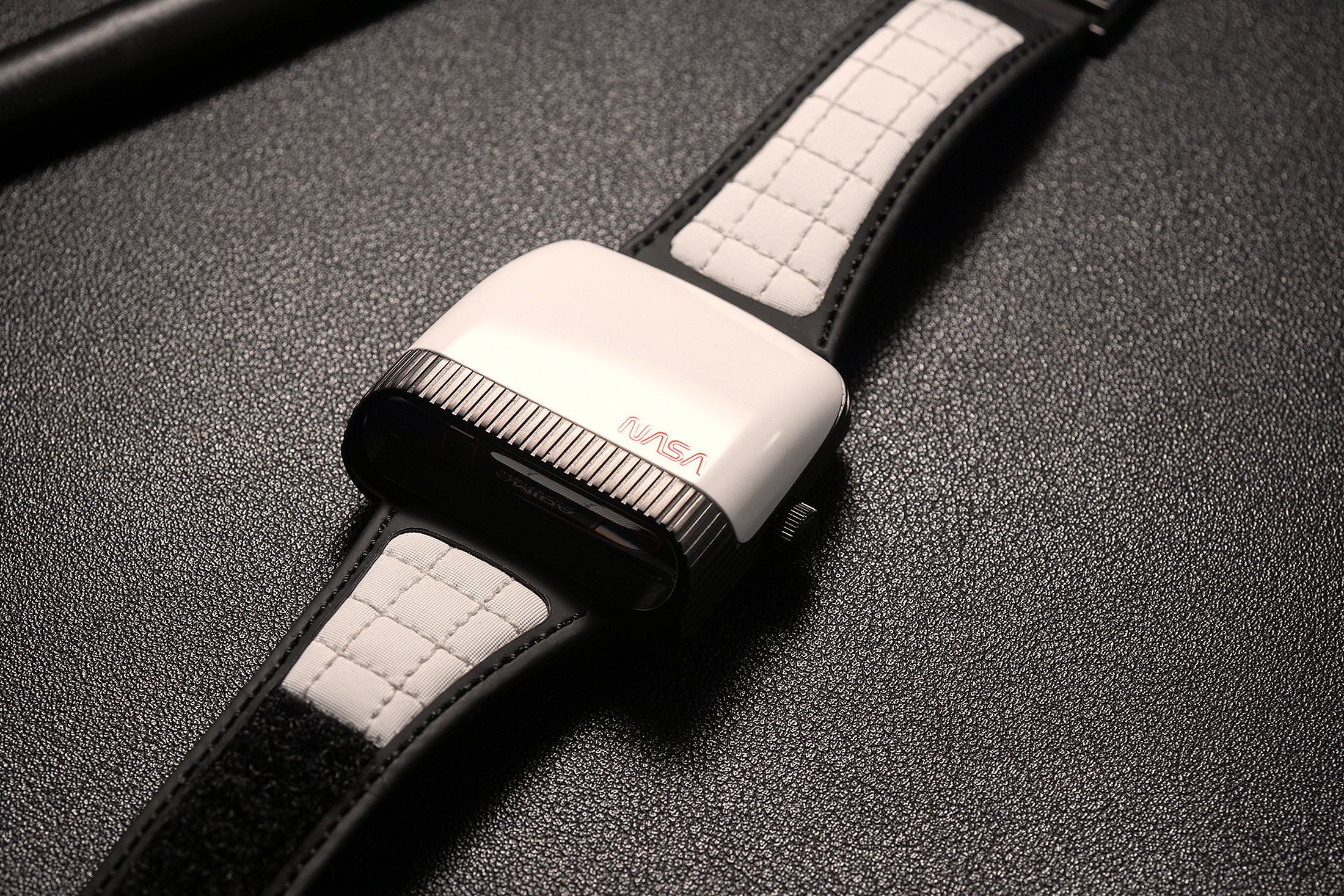 Закрепление ремешка на часах Amida