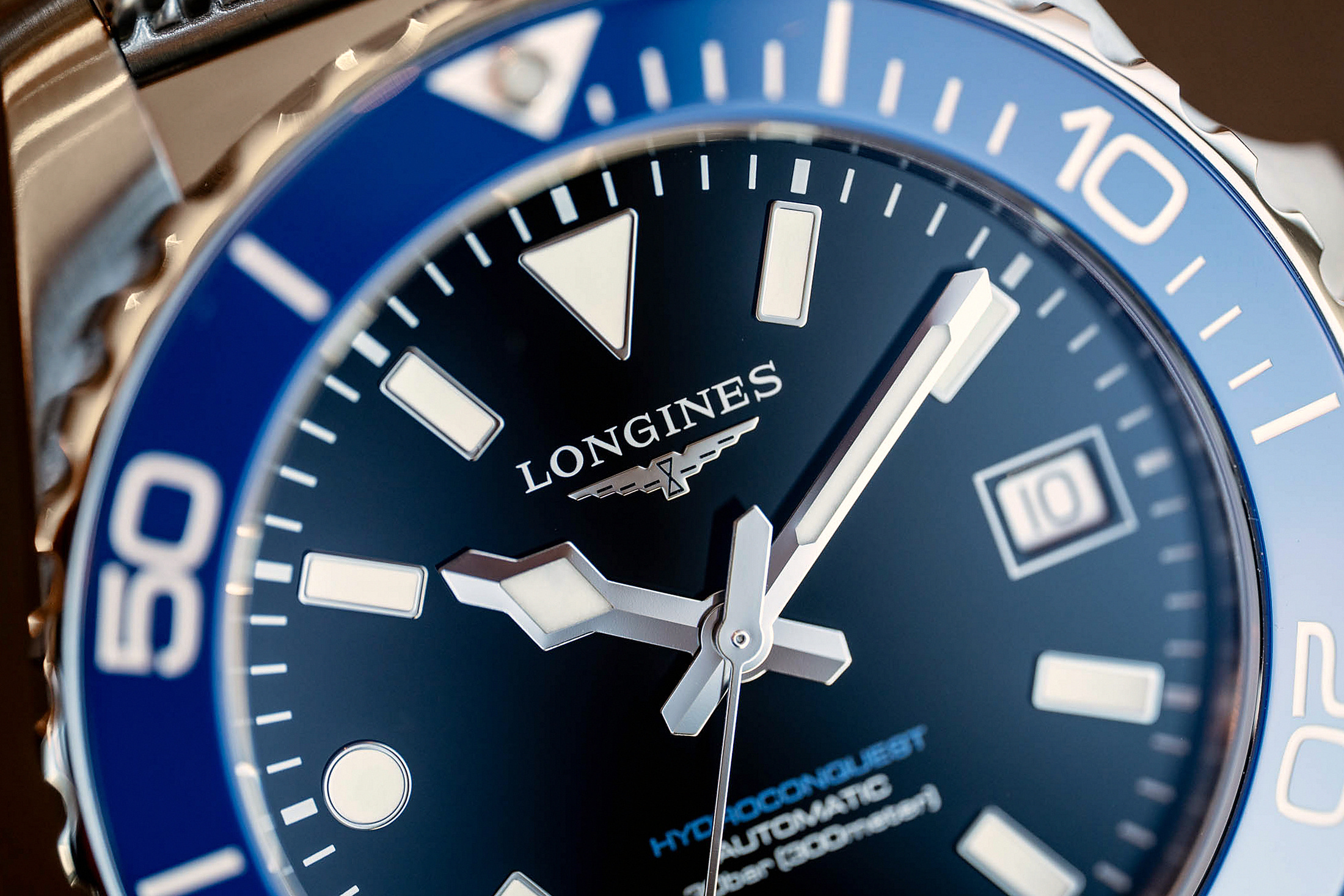 Longines Hydroconquest 2026: Логотип на синем фоне