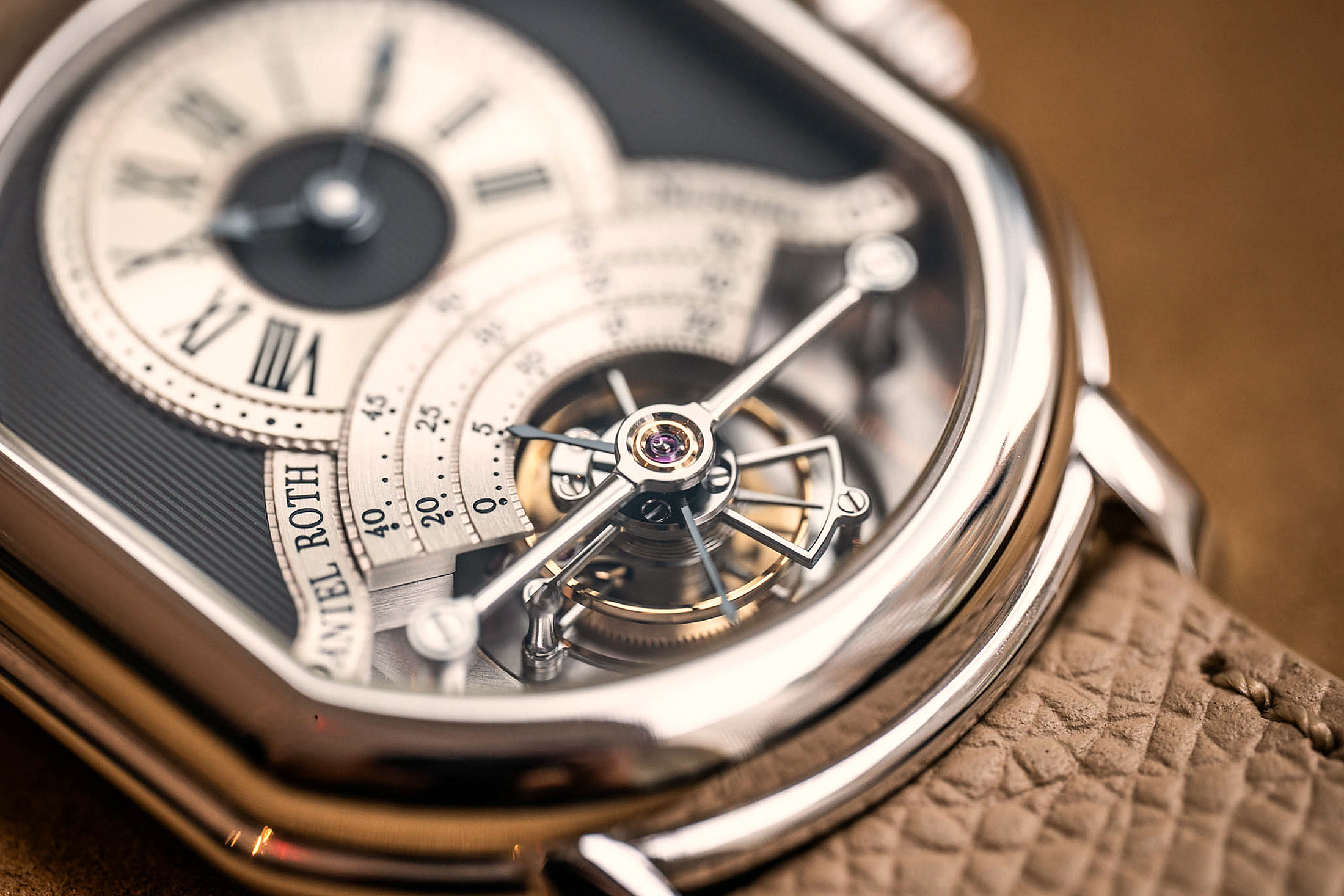 Daniel Roth Tourbillon PT макросъемка турбийона