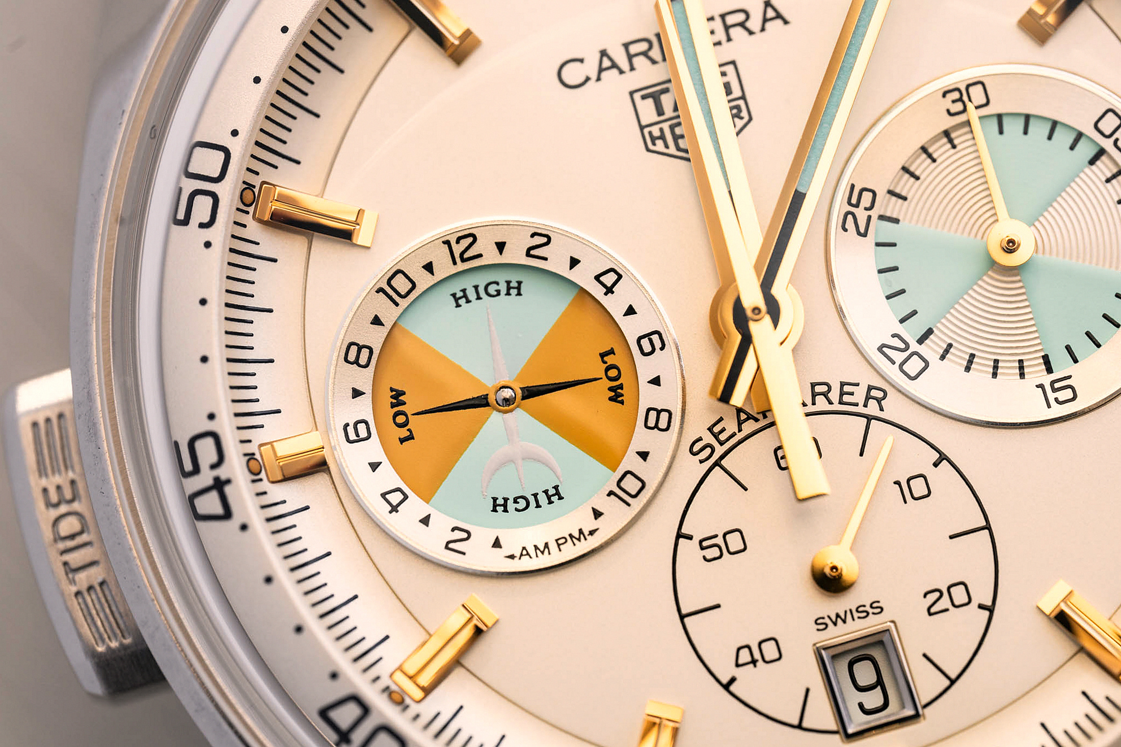 Циферблат TAG Heuer Seafarer крупным планом