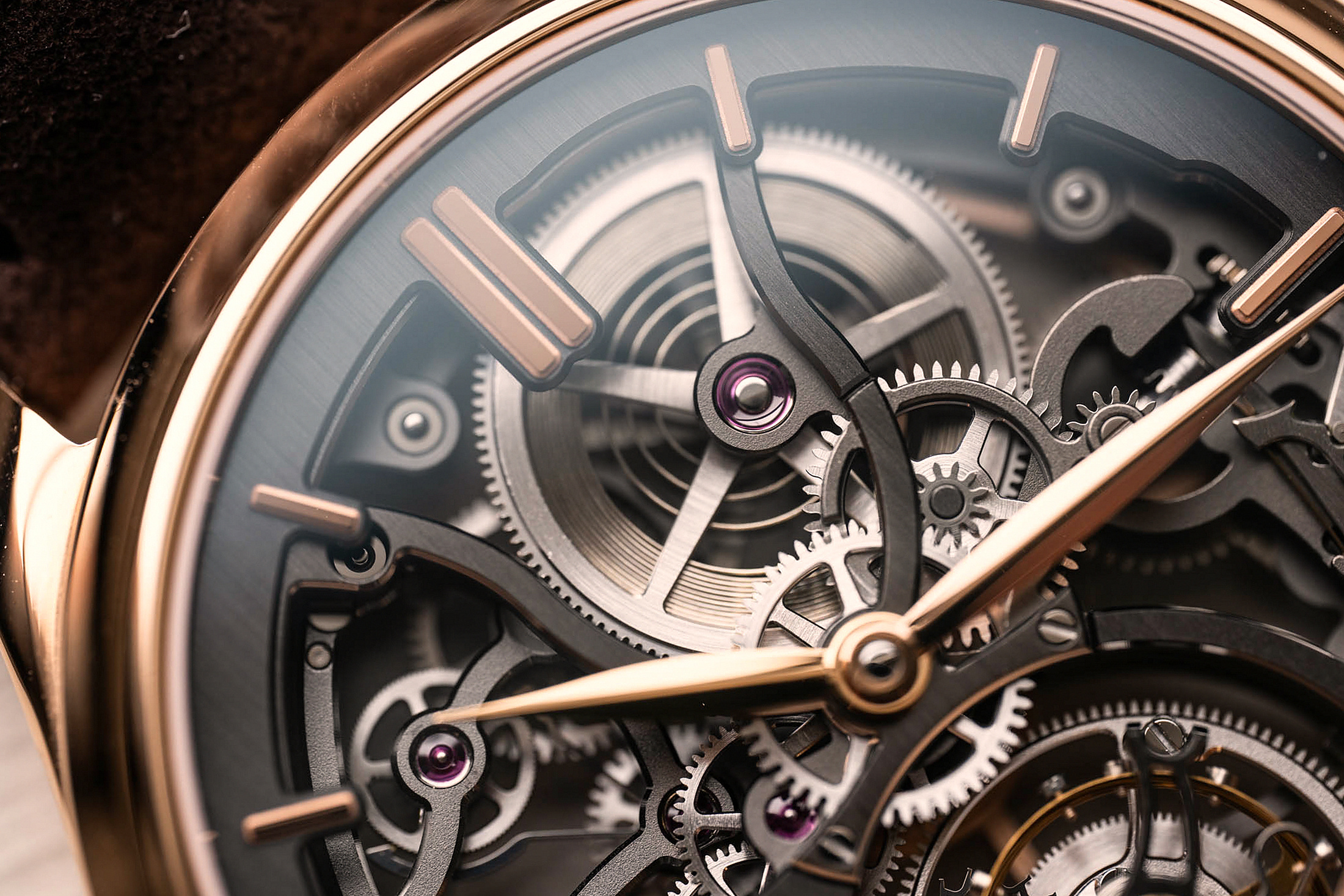 Макро-изображение барабана Endeavour Tourbillon Skeleton