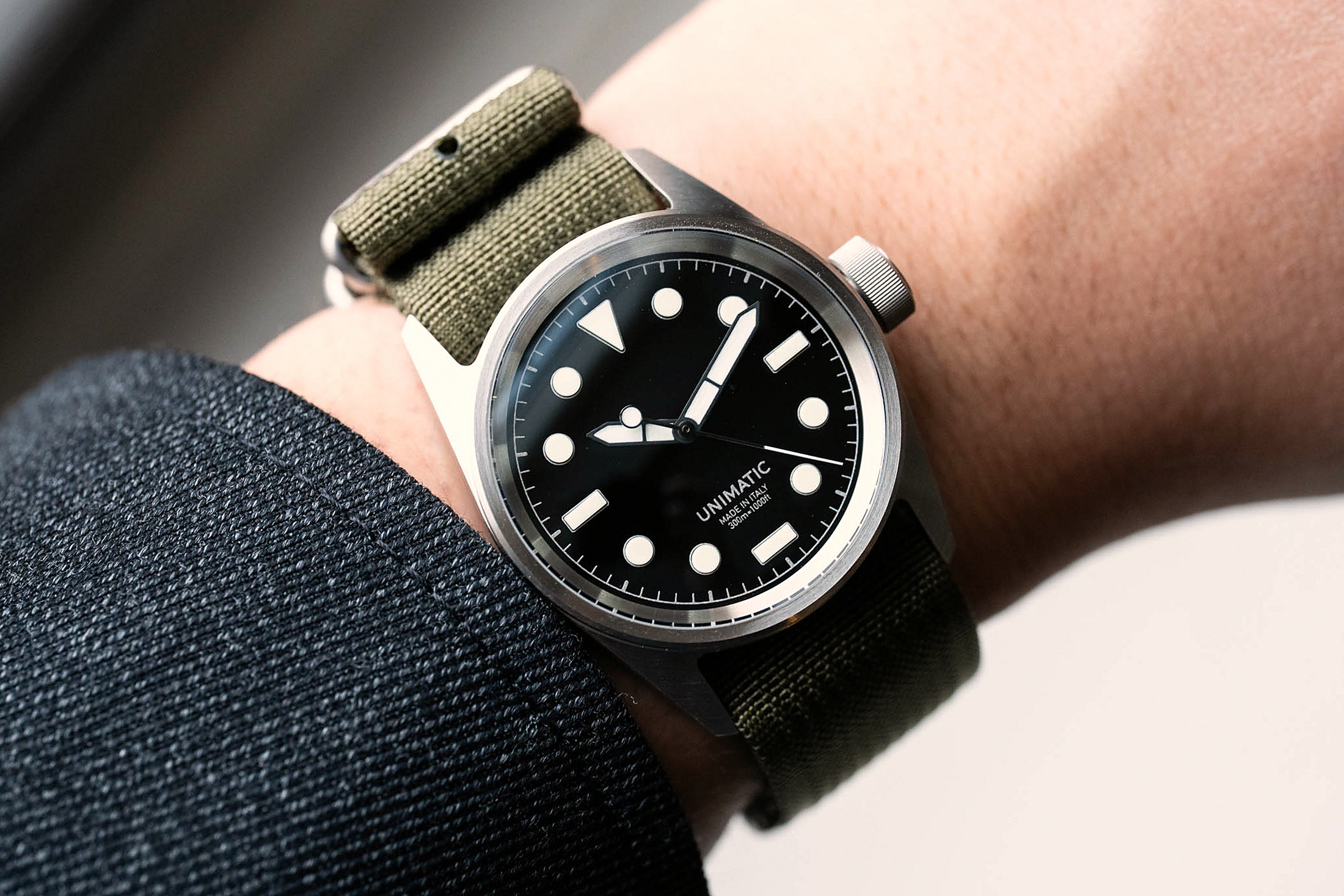 U5S-BL на запястье