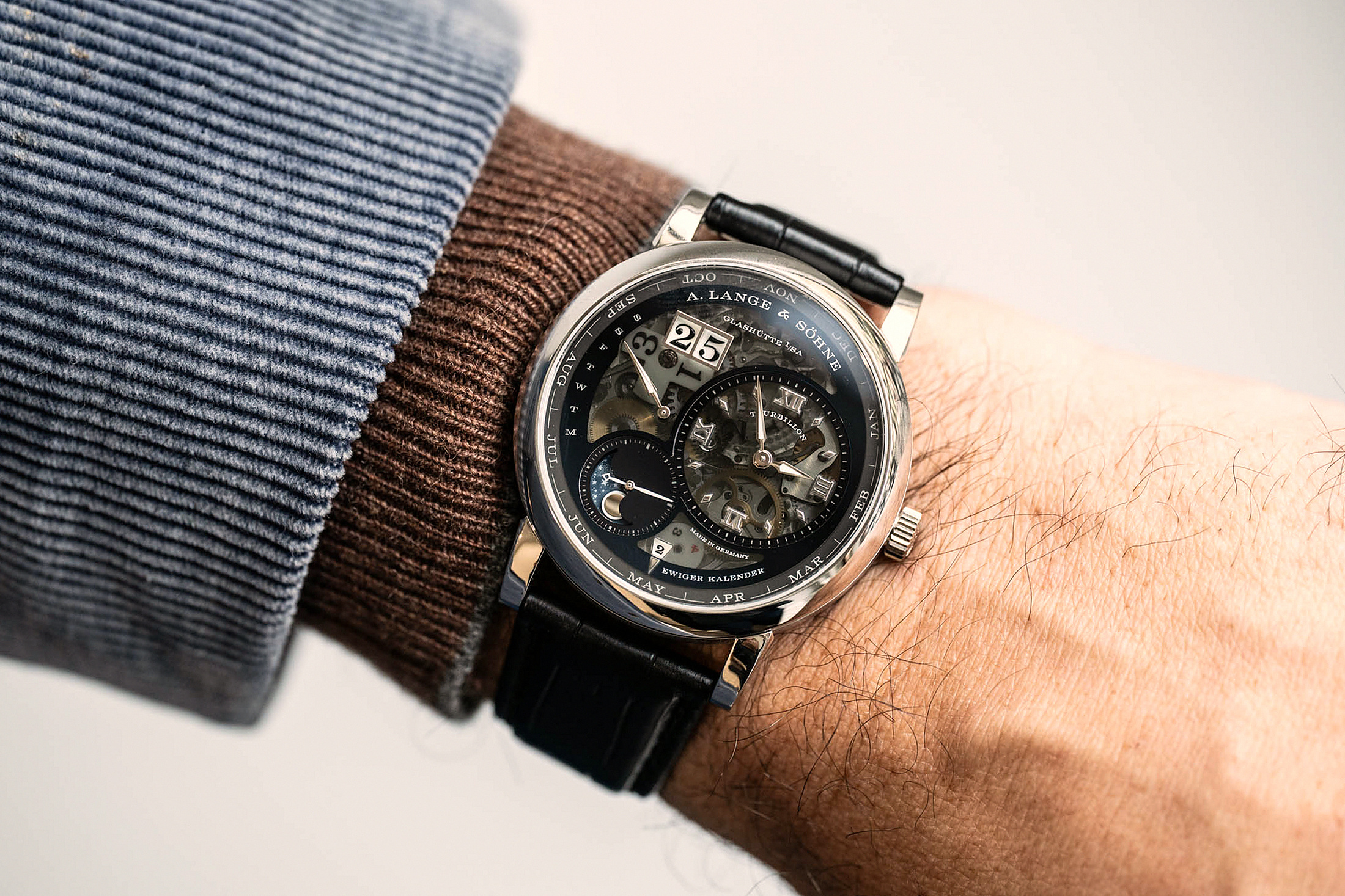 Lange 1 Perpetual Tourbillon Lumen на запястье Бена
