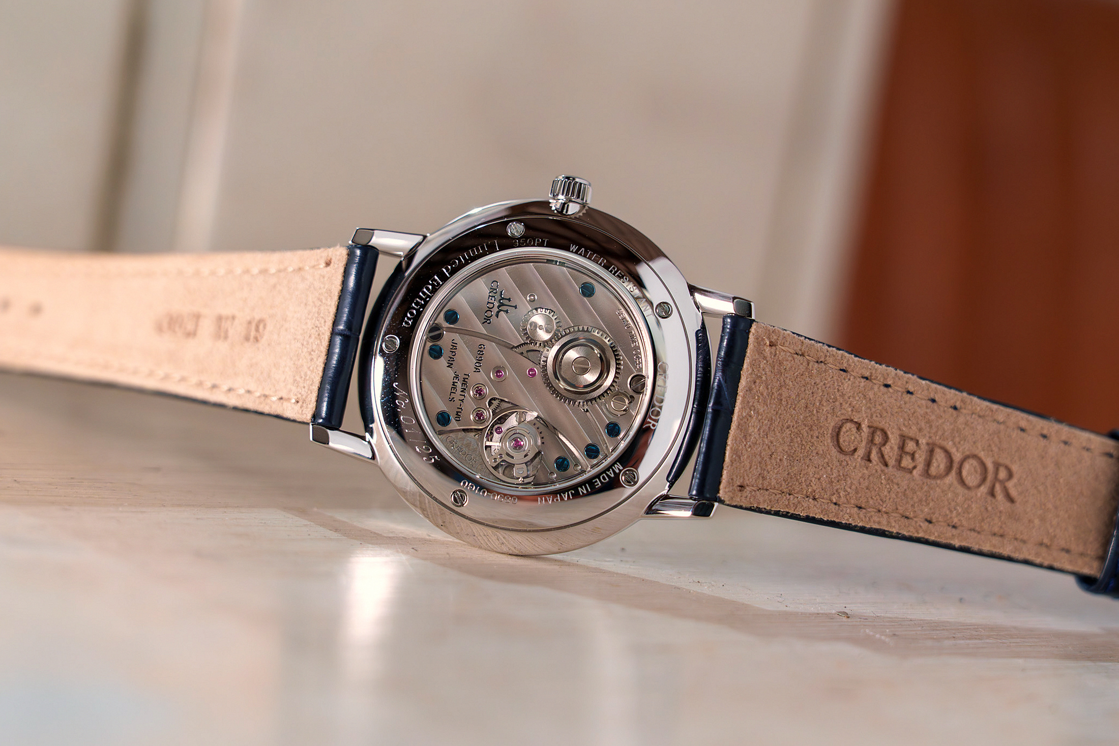 Задняя часть часов Credor Goldfeather Urushi