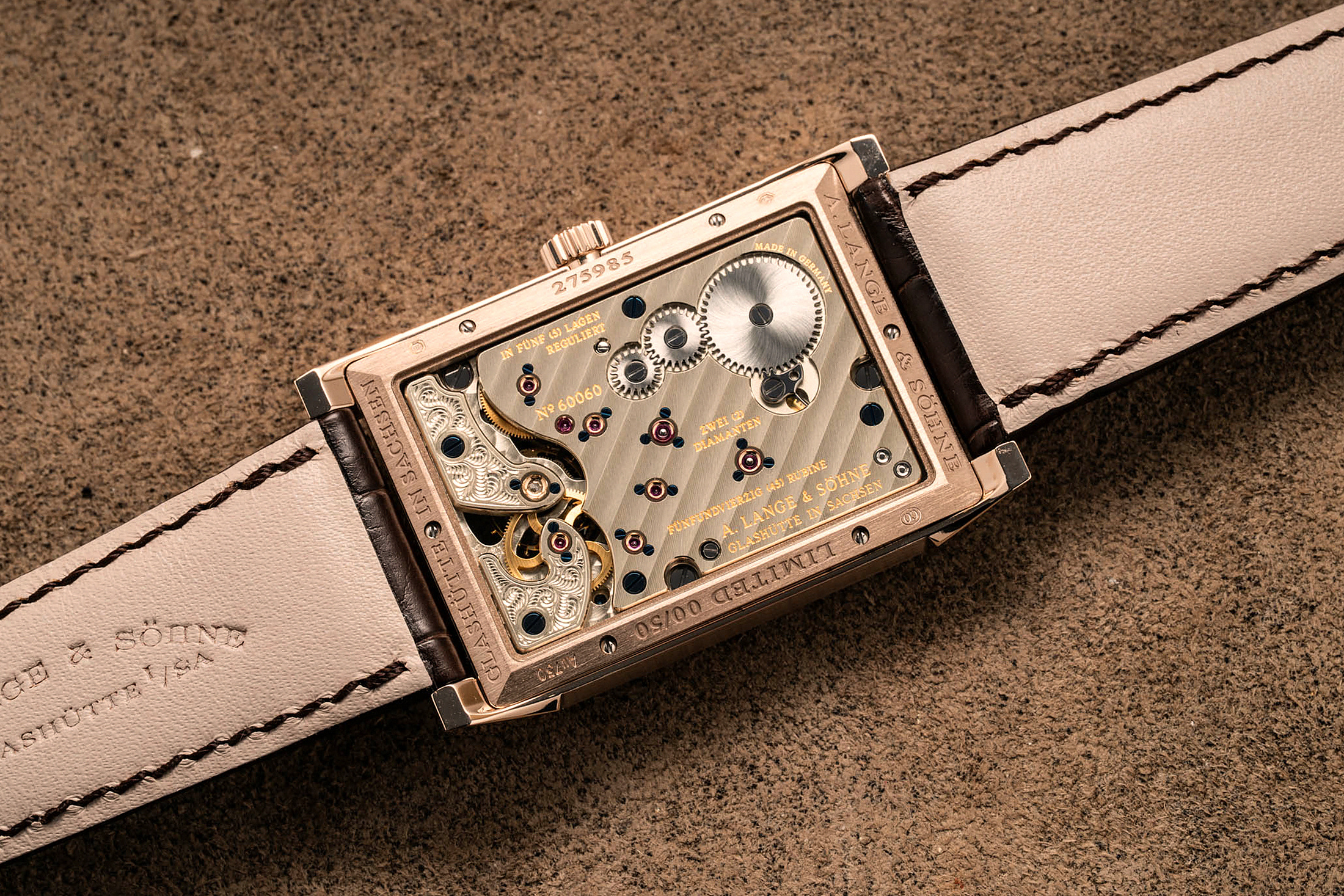 Взгляд на механизм Lange Cabaret Tourbillon Honeygold