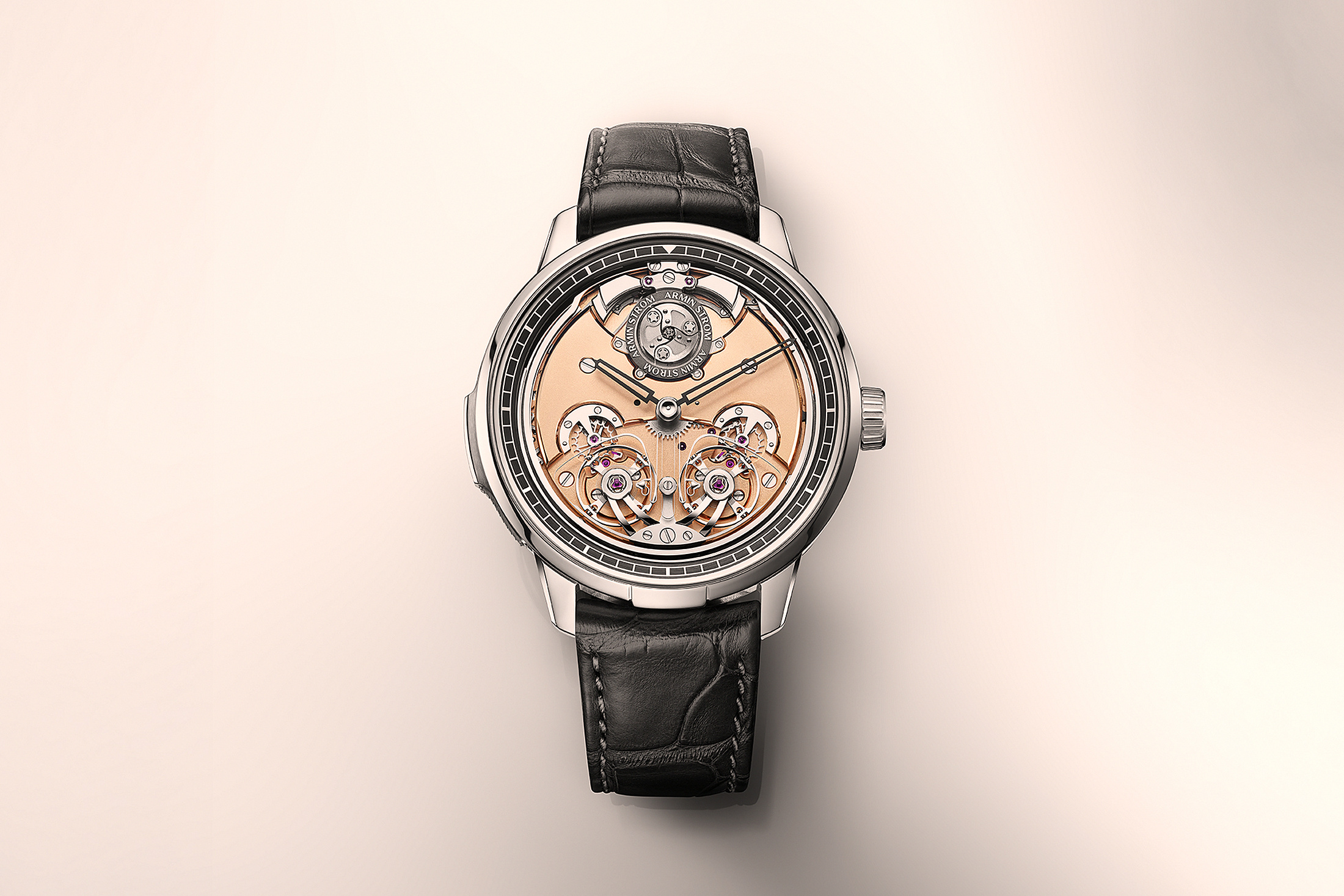 Часы Armin Strom на выставке