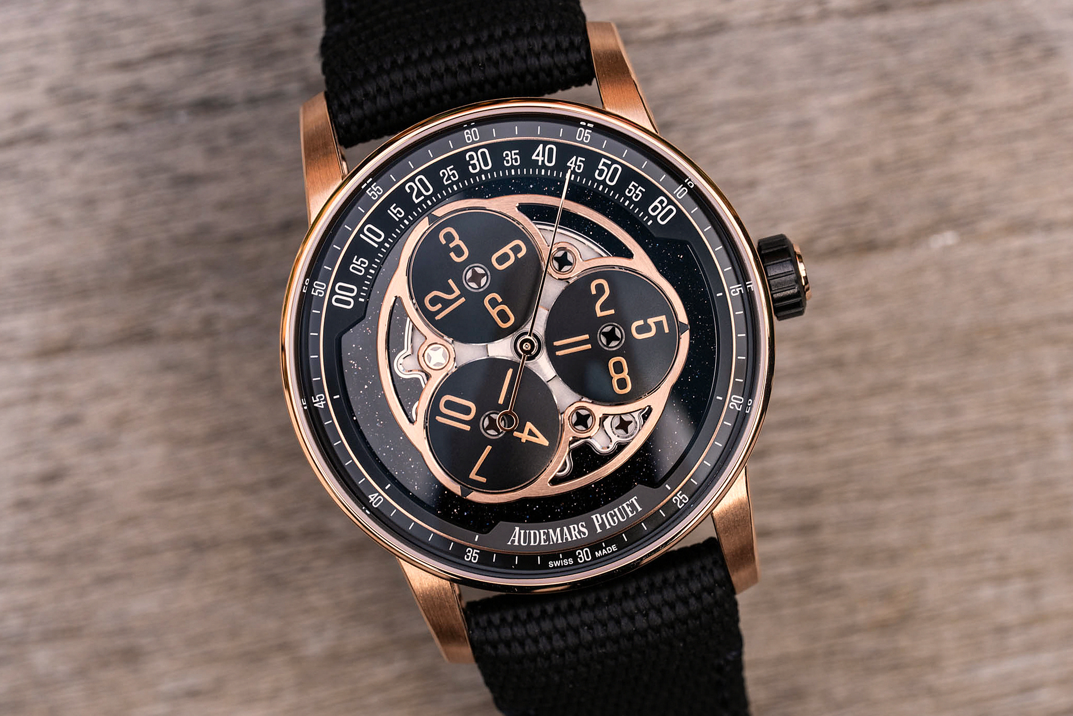 Code Starwheel Rose Gold на солдате