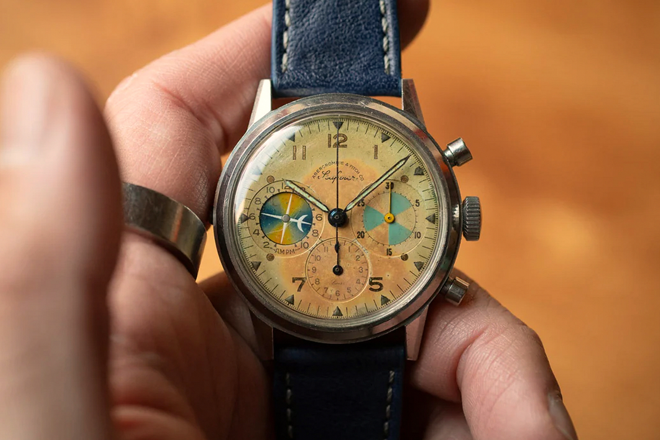 2443 Seafarer в руке