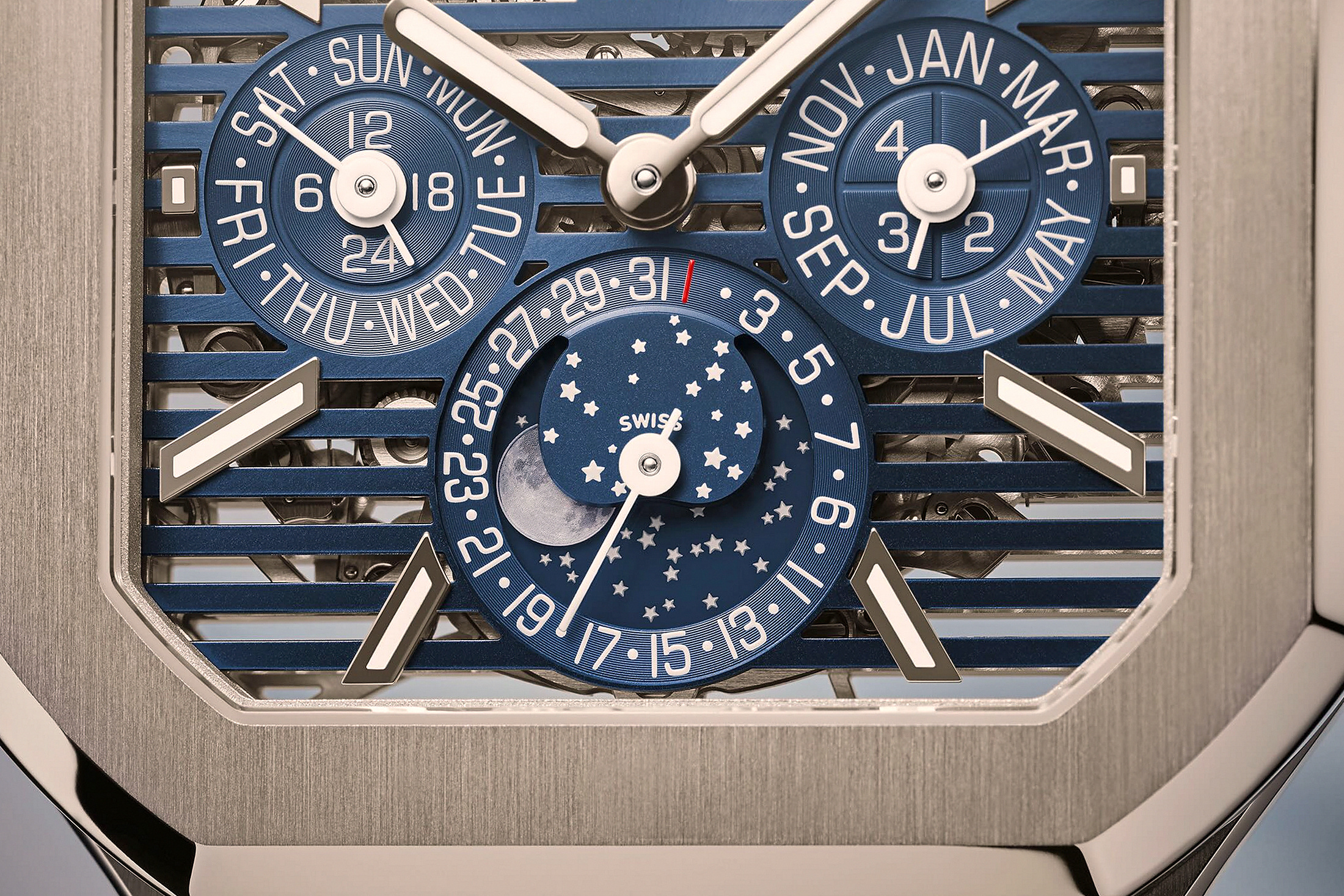 Макро-съемка циферблата Cubitus QP