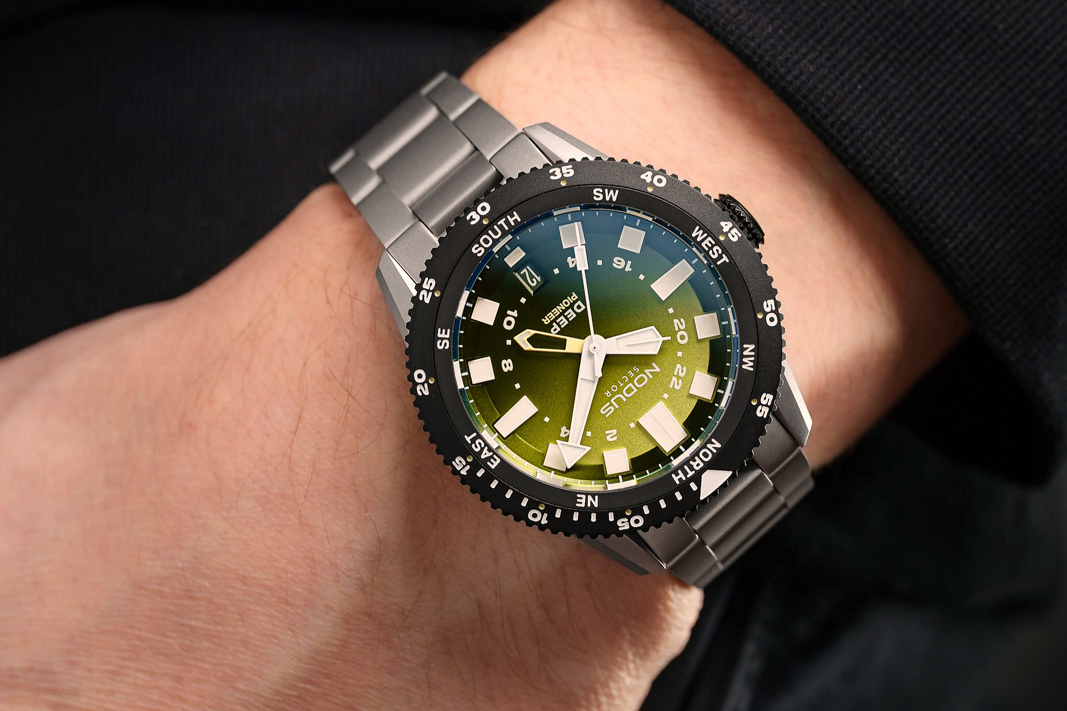 Nodus Sector Deep Pioneer на запястье