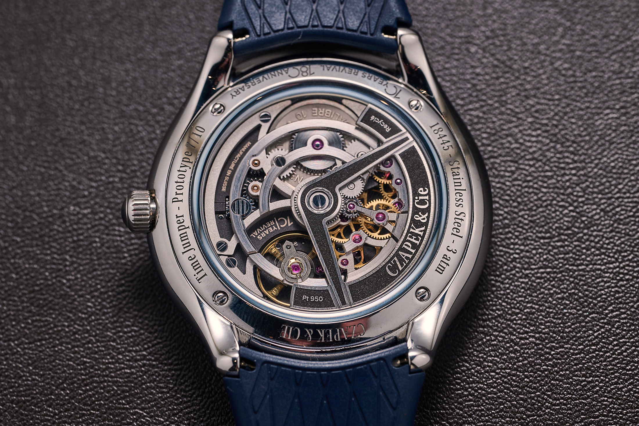 Часы Czapek Time Jumper с закрытой крышкой