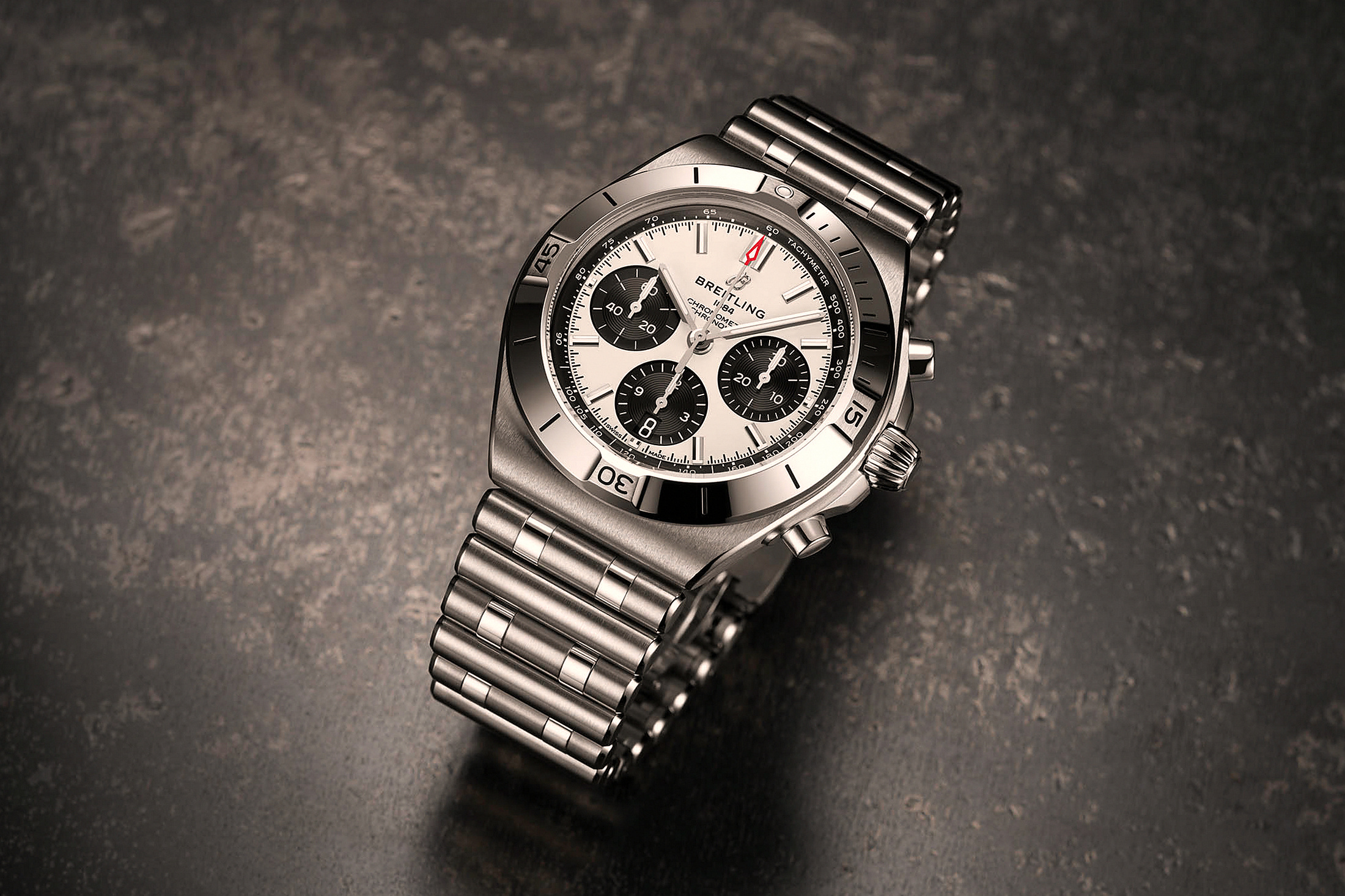 Обновленный хронограф Breitling Chronomat с белым циферблатом