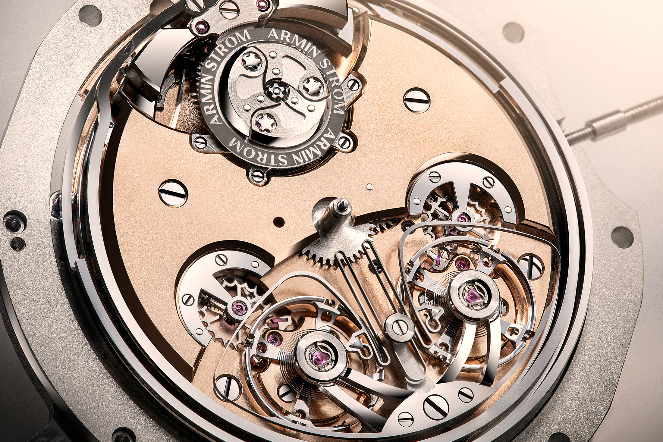 Часы Armin Strom на руке