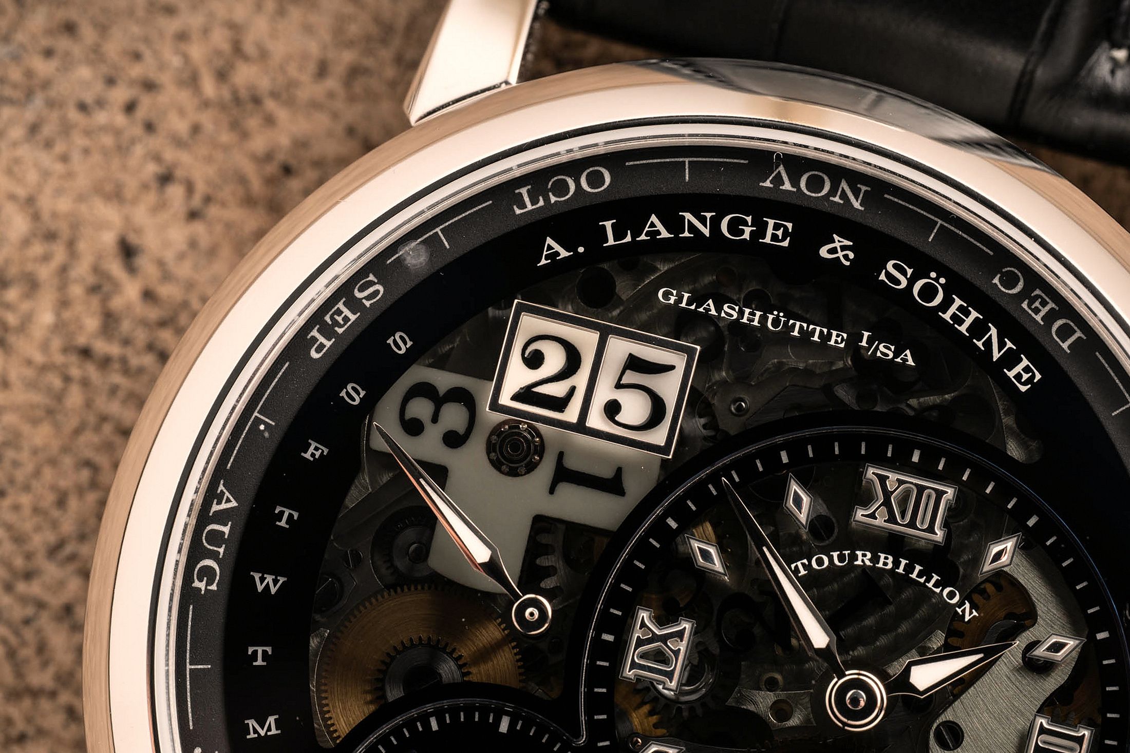 Lange 1 Perpetual Tourbillon Lumen окно даты макро
