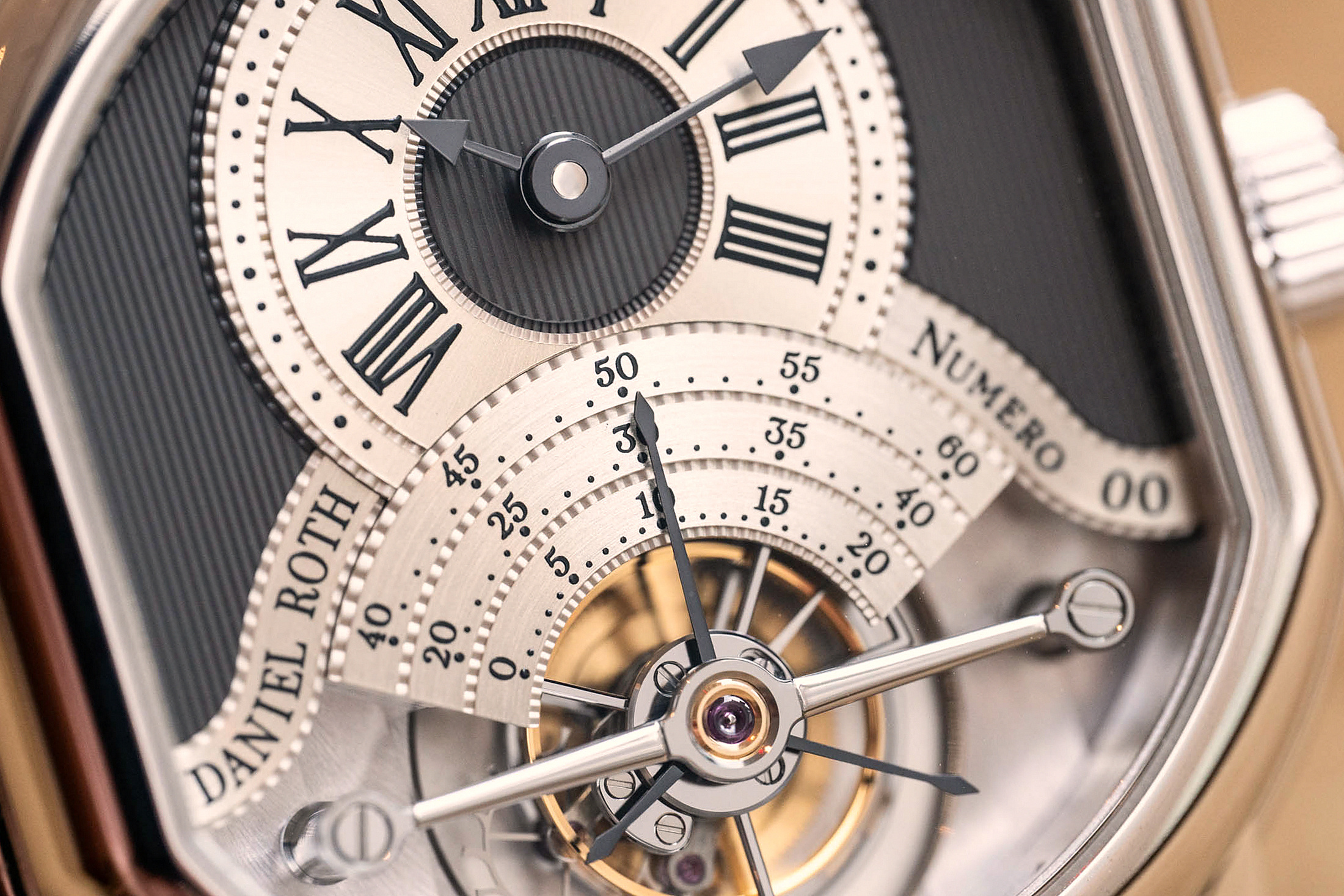 Daniel Roth Tourbillon PT крупный план циферблата