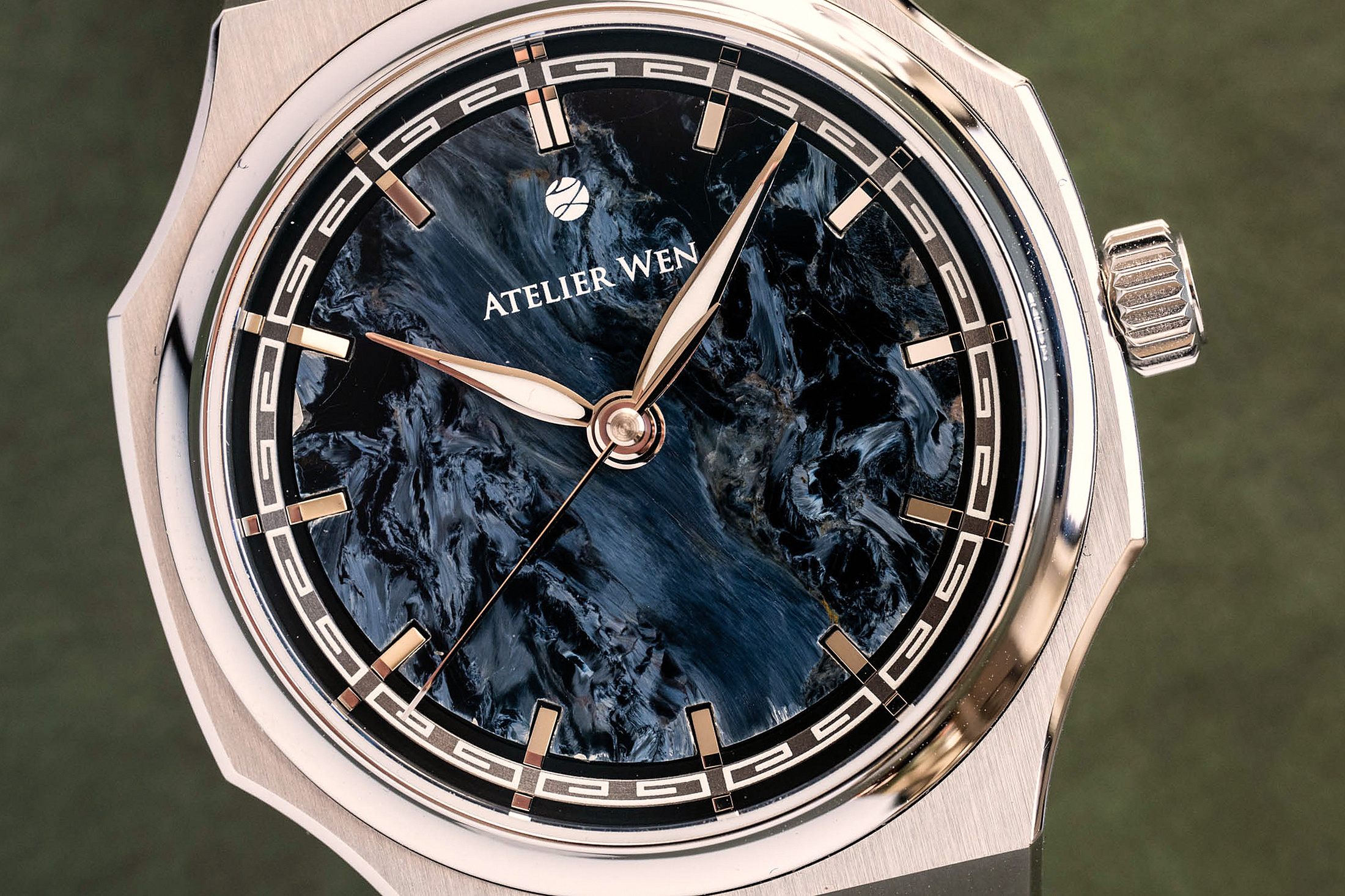 Макроциферблат из петерсита