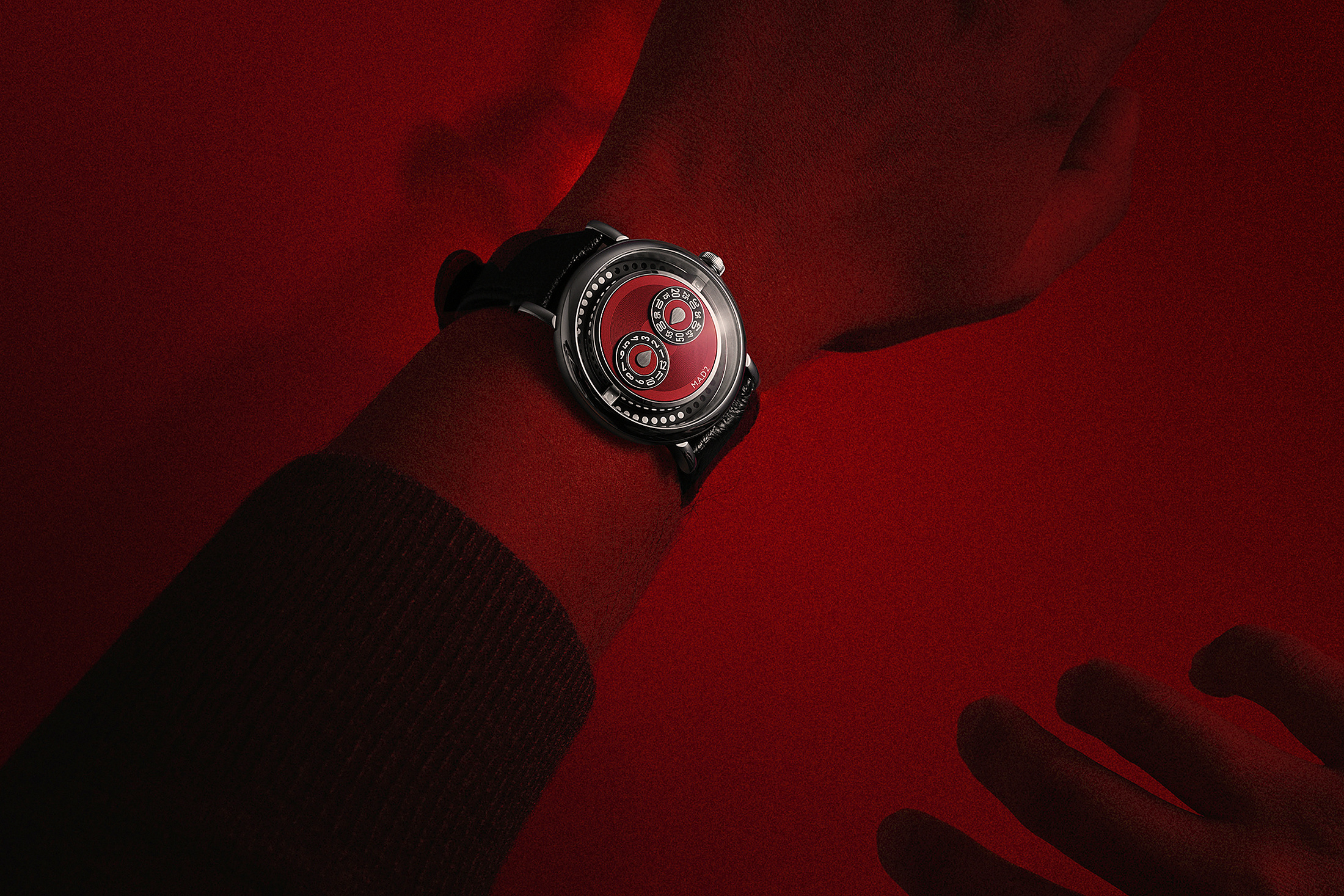 Часы M.A.D.2 в интерьере