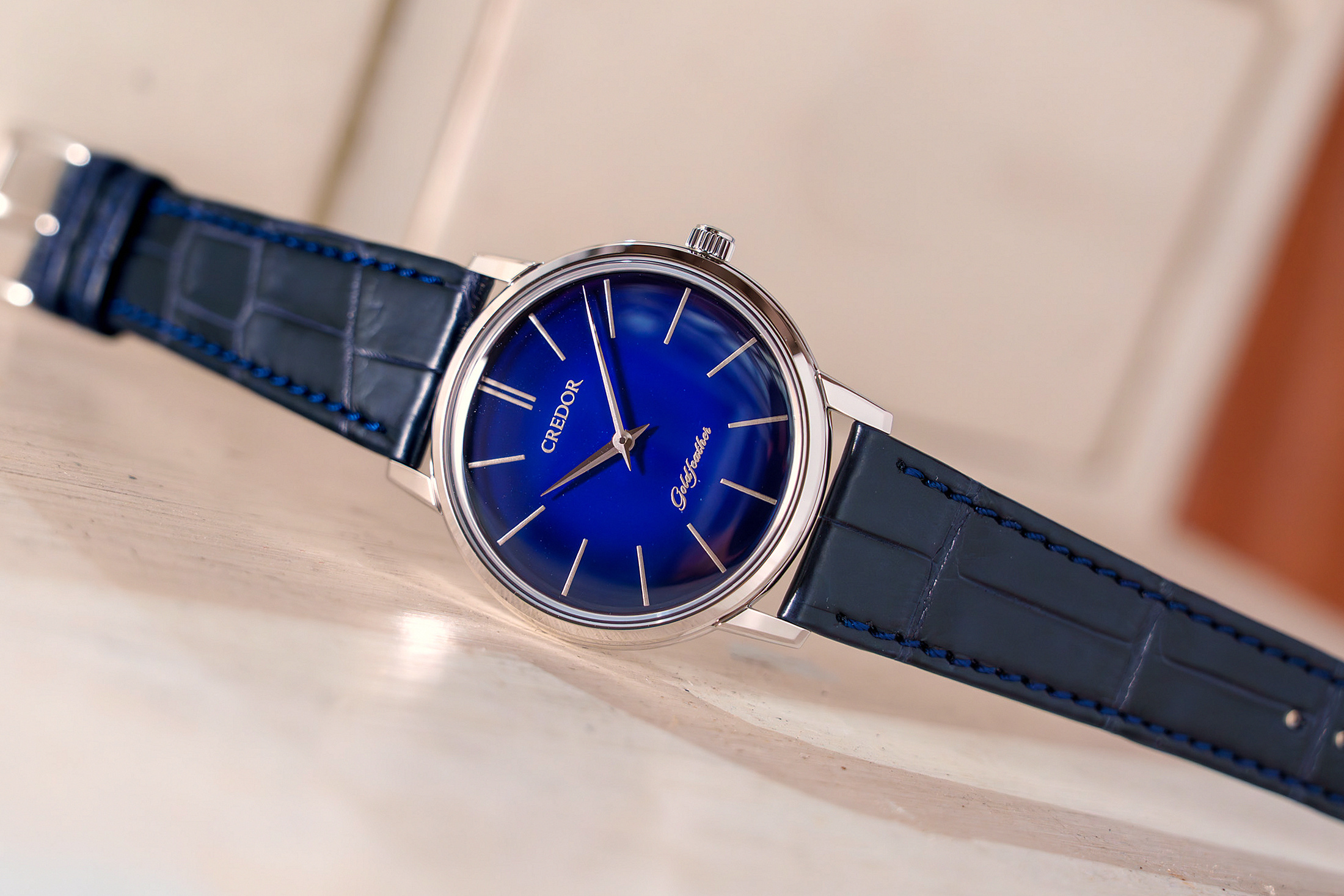 Credor Goldfeather Urushi под углом