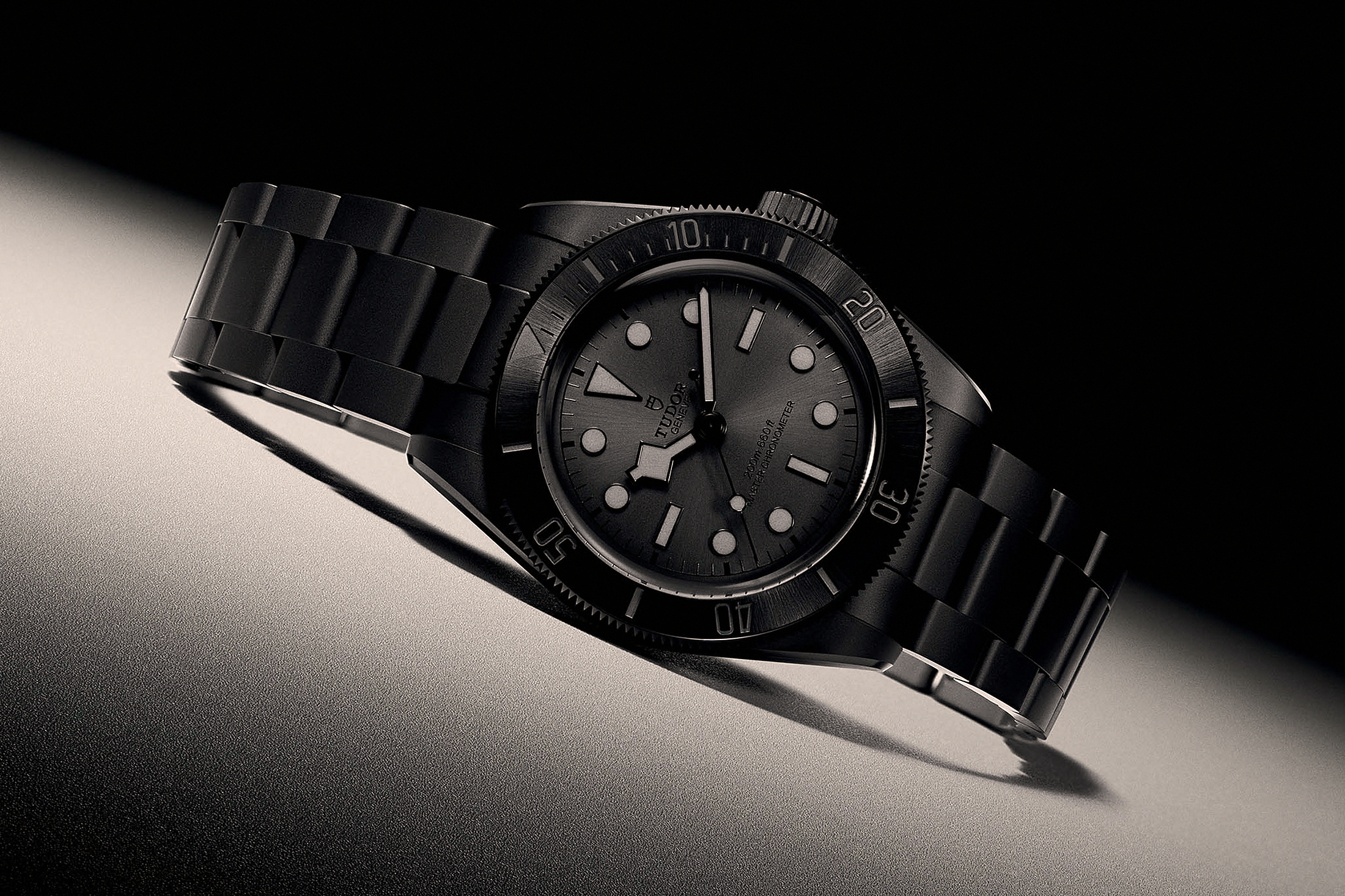 Наклонный вид Black Bay Ceramic