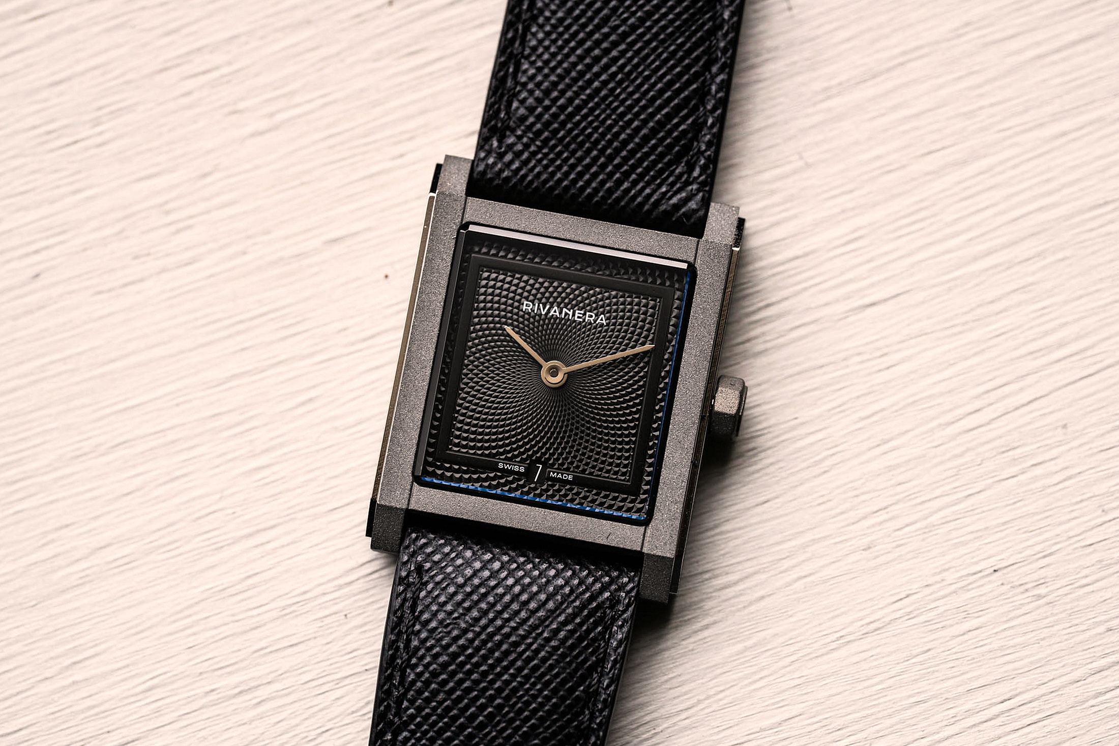 Черный гильошированный циферблат EchoNeutra Rivanera Piccolo