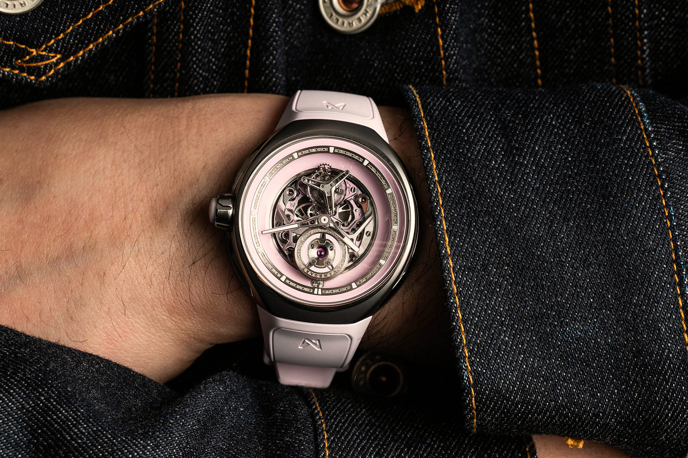 Vanguart Orb Pink Ceramic на запястье