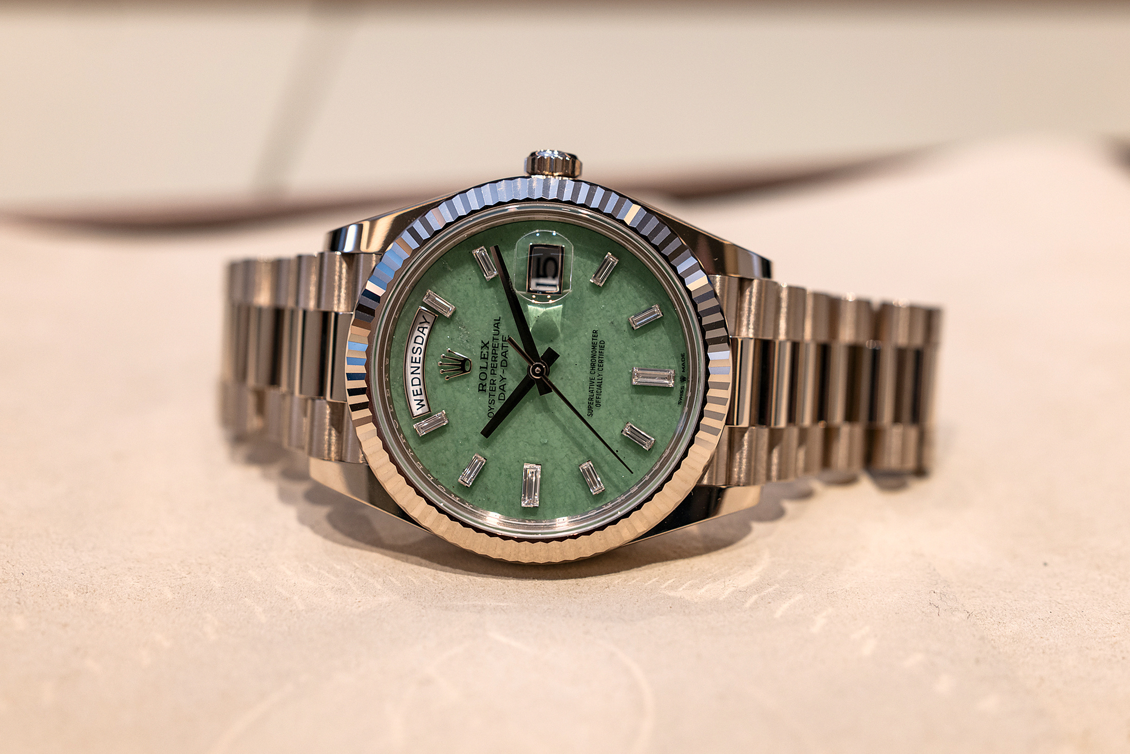 Циферблат из зелёного авантюрина