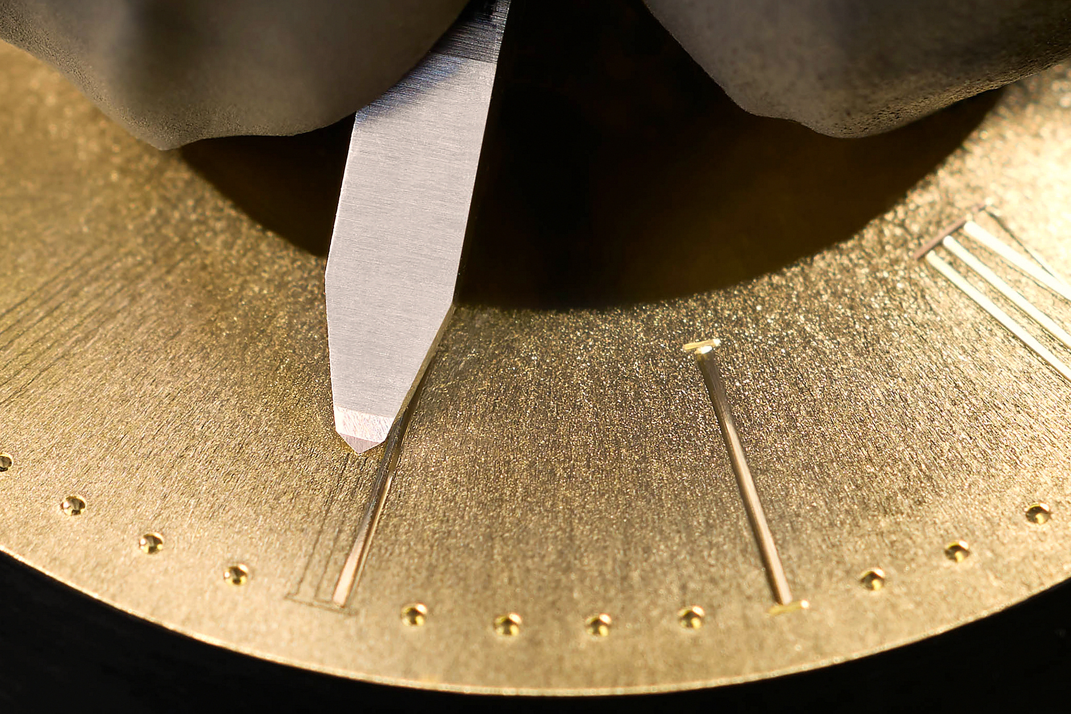 Гравировка на циферблате Credor Goldfeather Tourbillon