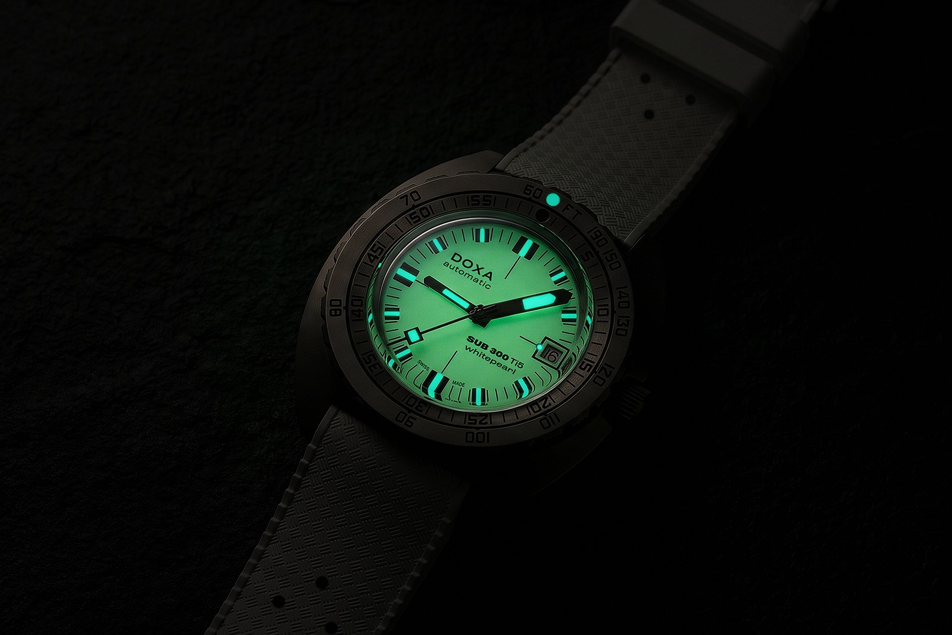 Doxa Sub 300 Ti5 Whitepearl Lume