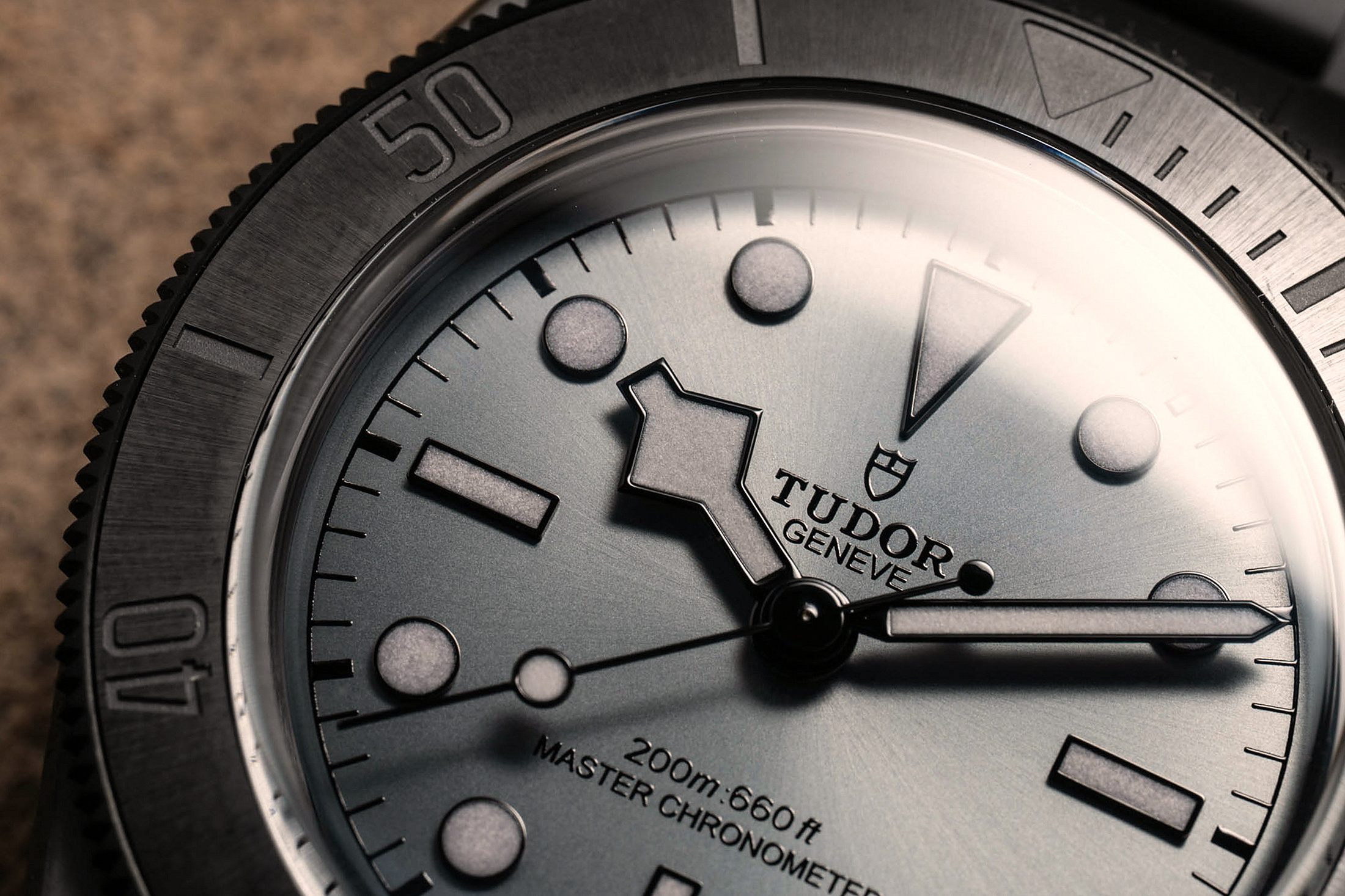 Макрофотография циферблата Black Bay Ceramic