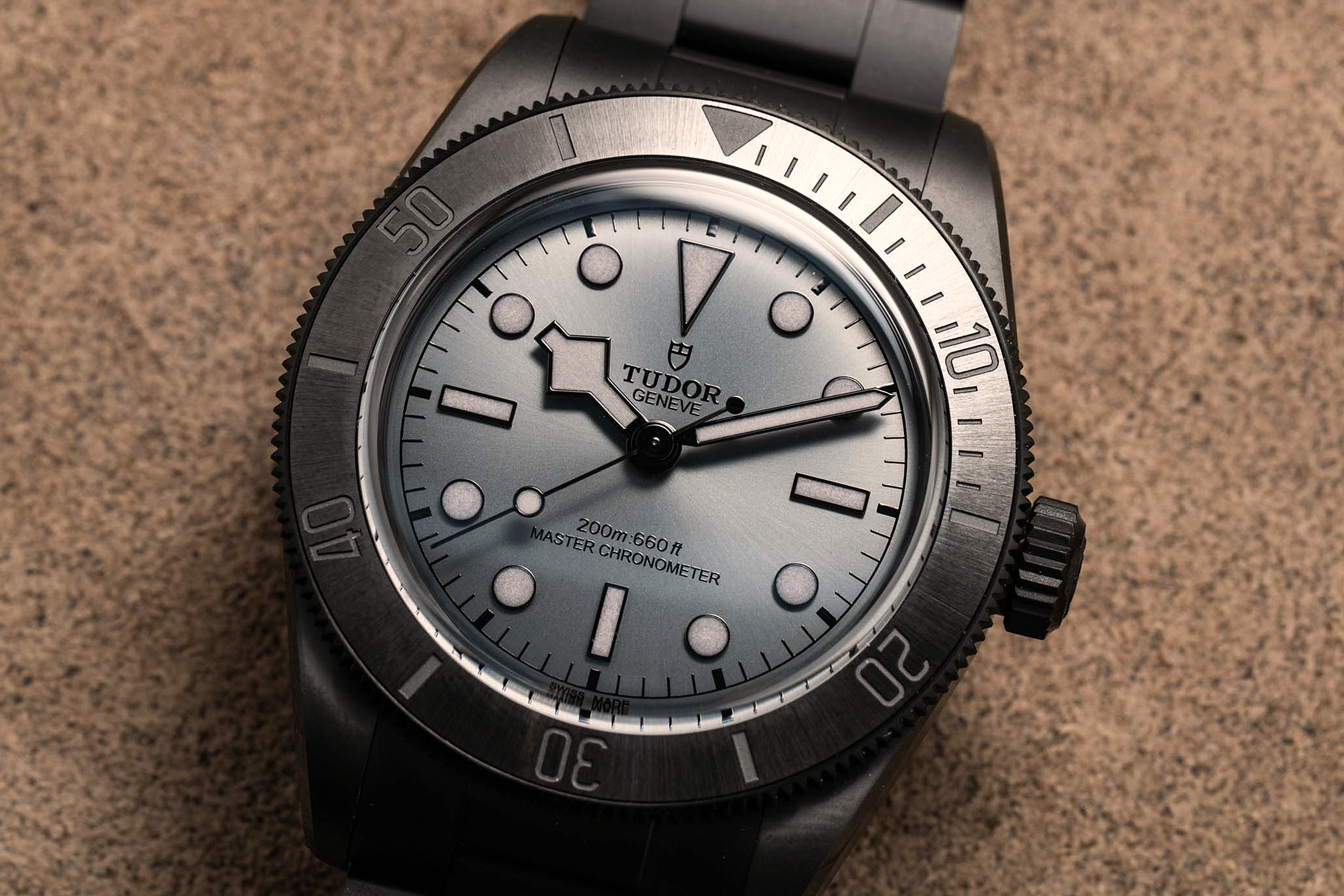 Фокус на циферблате Black Bay Ceramic