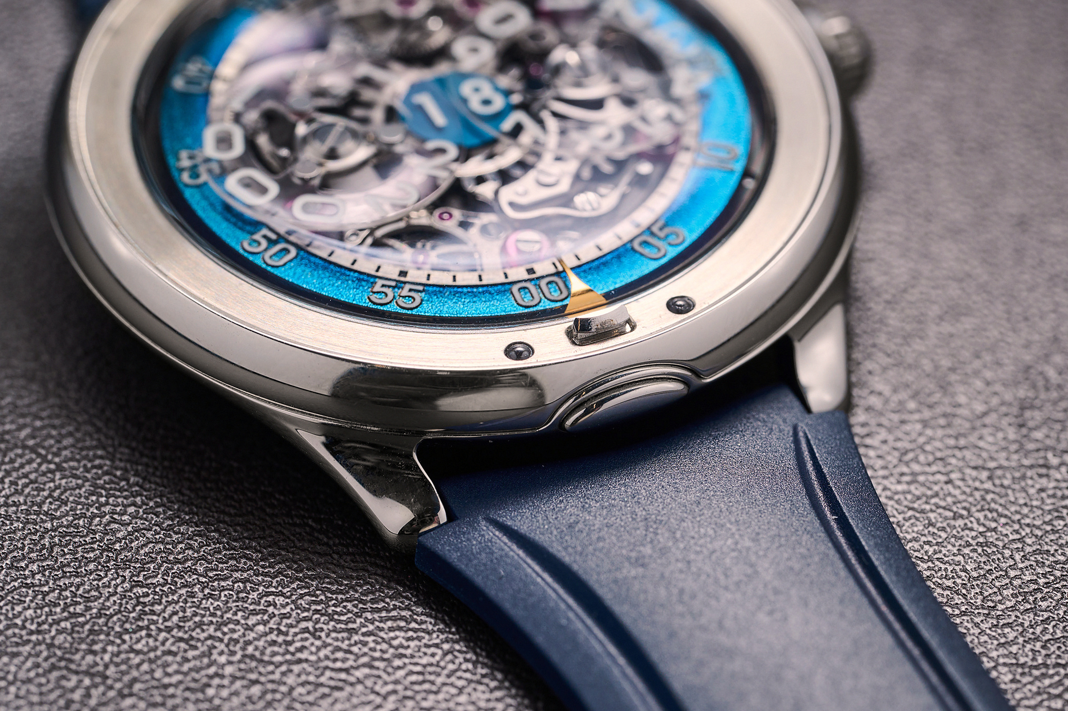 Часы Czapek на выставке в Дубае