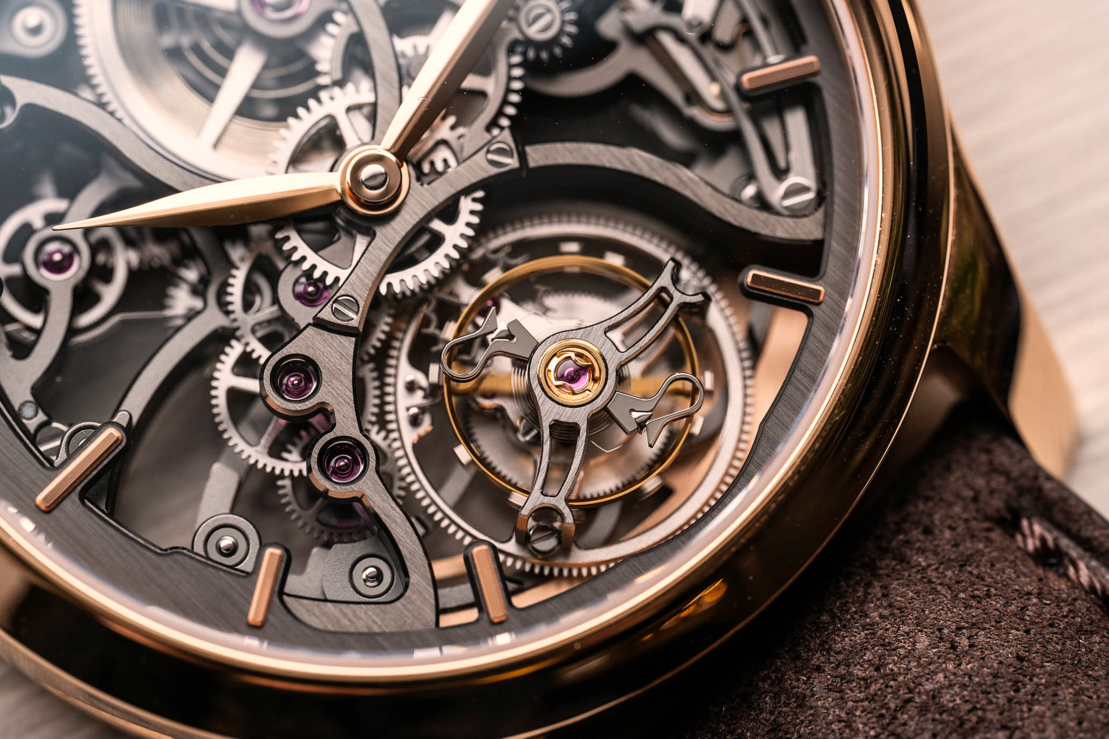 Клетка турбийона Endeavour Tourbillon Skeleton