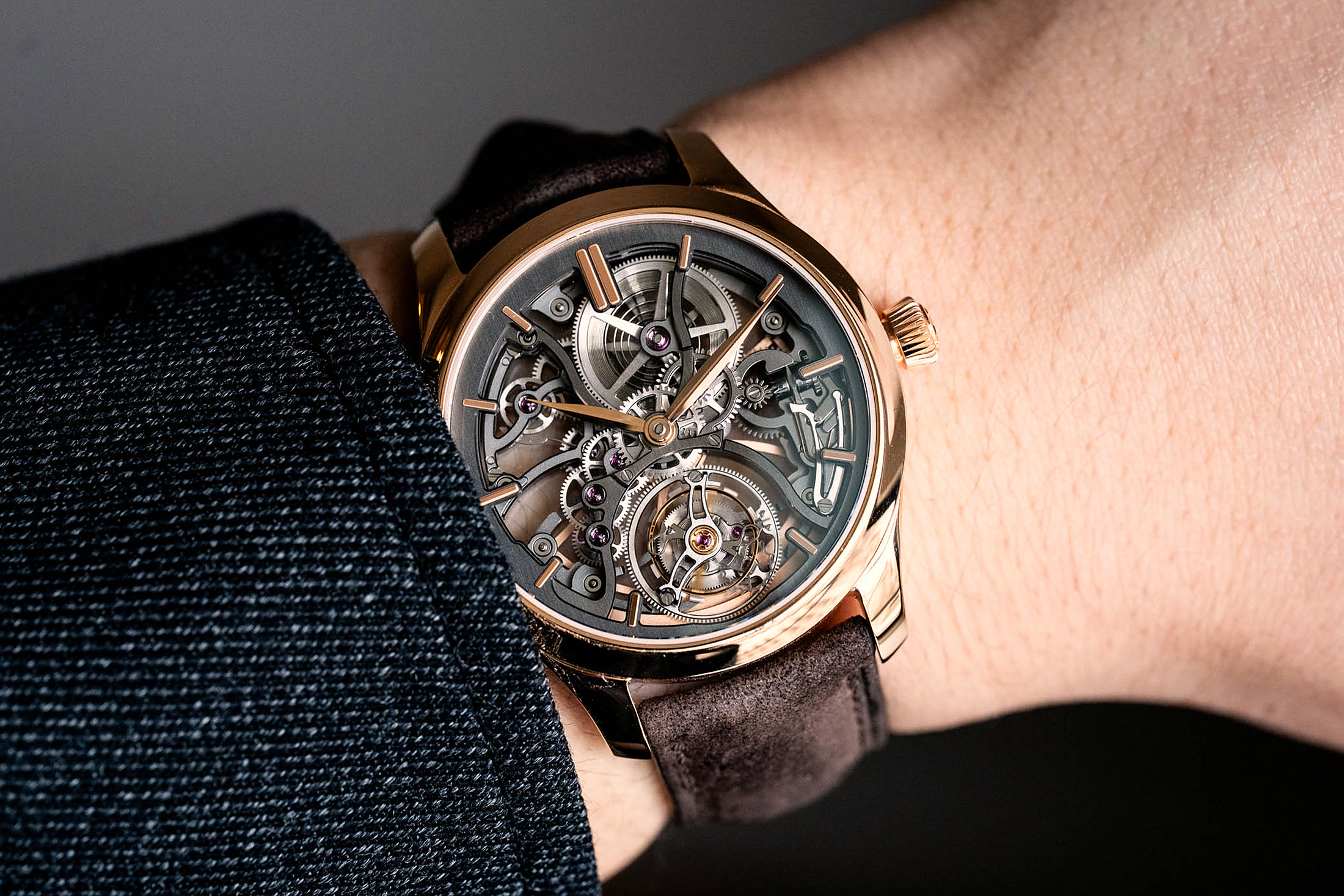 Endeavour Tourbillon Skeleton на запястье