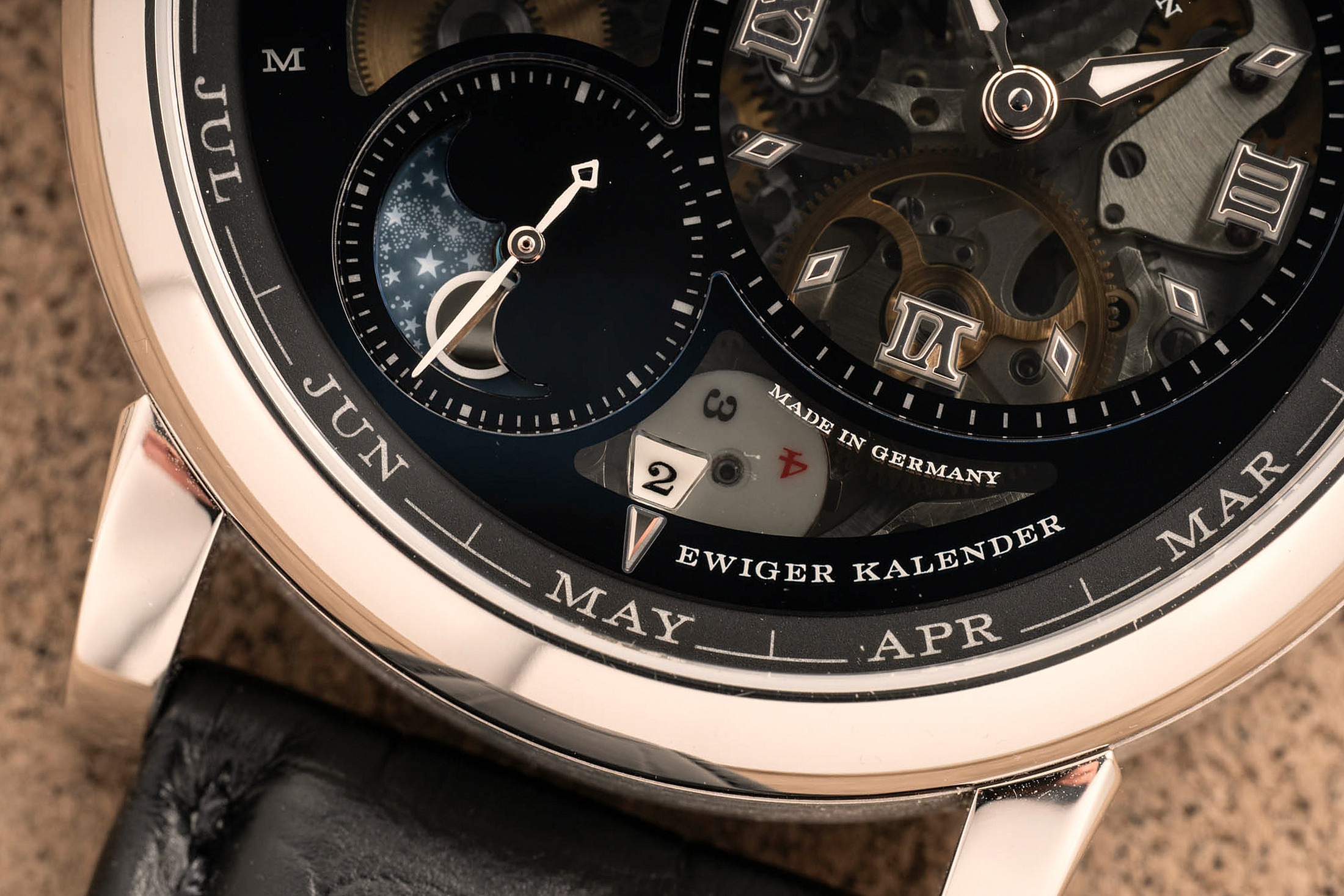Lange 1 Perpetual Tourbillon Lumen макро високосного года