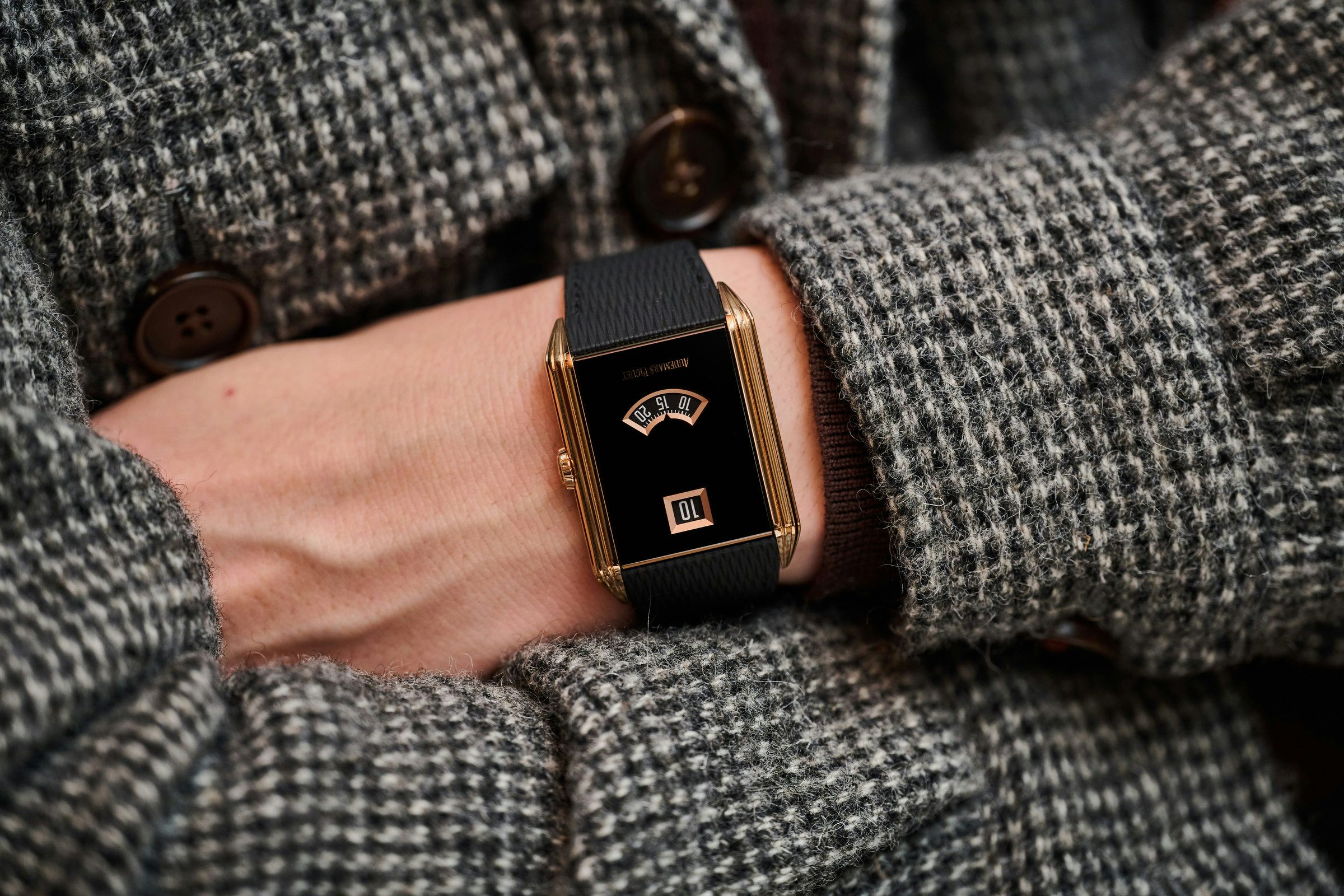 Неорамка на запястье