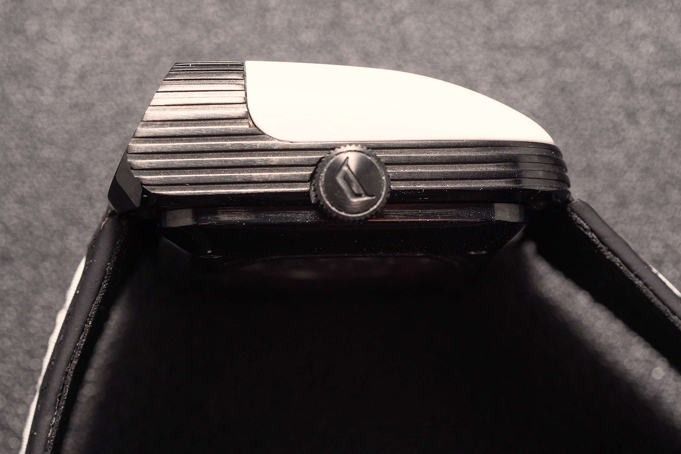 Задняя часть корпуса Amida Digitrend