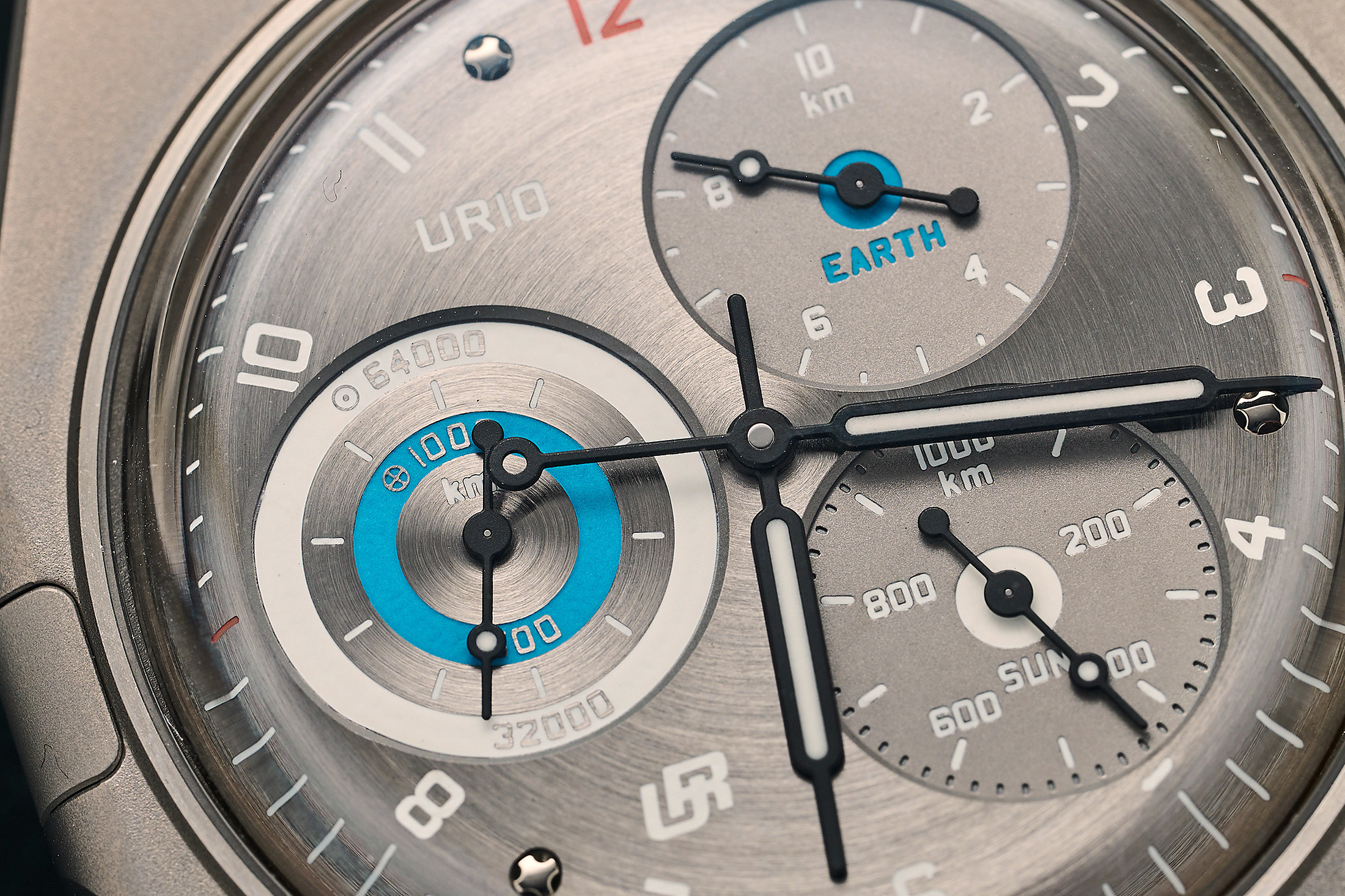 Близкий вид циферблата Urwerk Spacemeter UR-10 с тремя субциферблатами